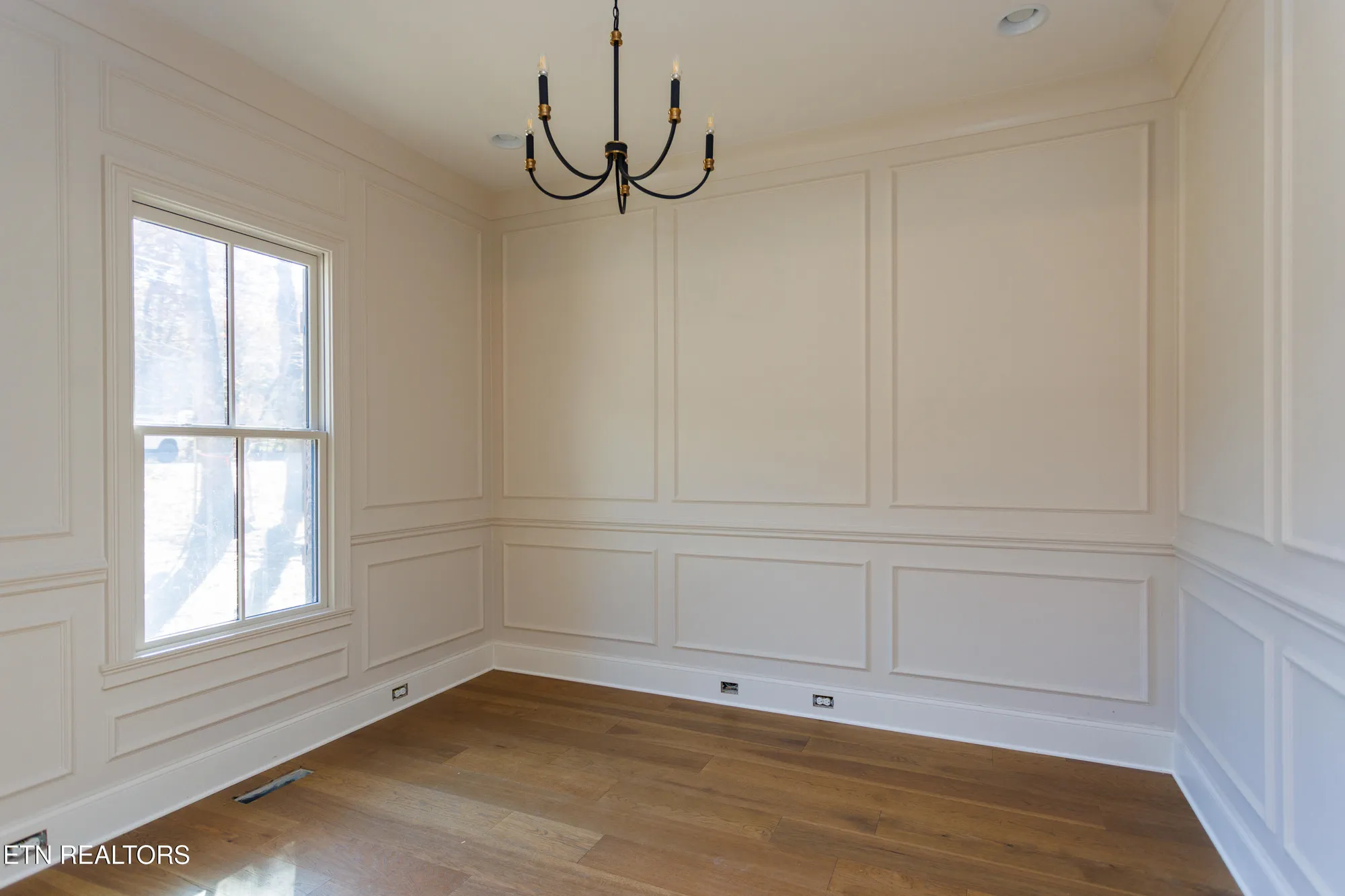 Property Slideshow image 15 of 38 | 135 hedgewood pt, Crossville, TN, 38558