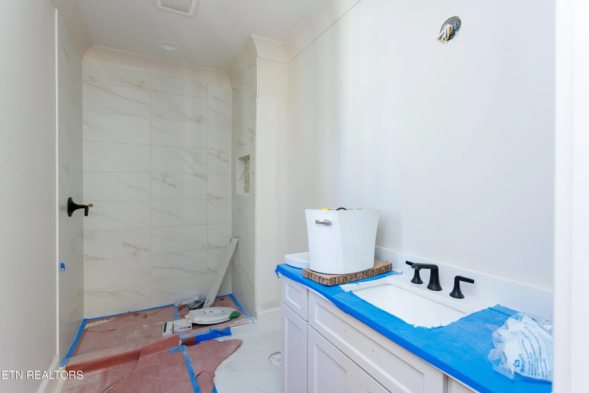 Property Slideshow image 26 of 38 | 135 hedgewood pt, Crossville, TN, 38558