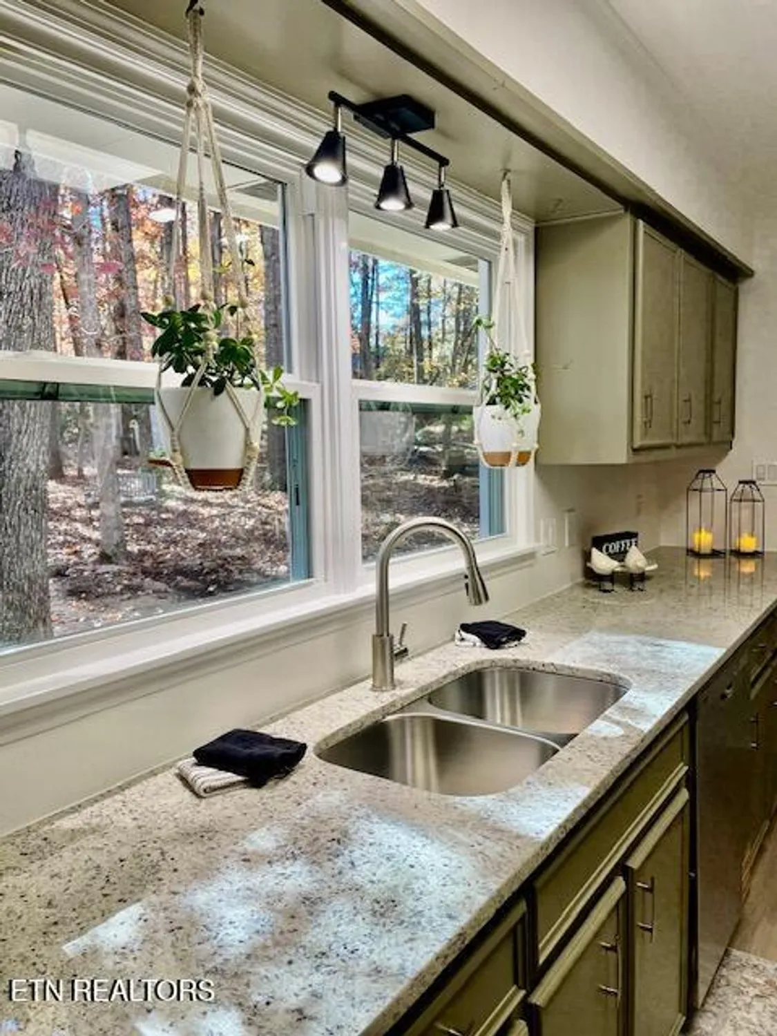 Property Slideshow image 15 of 50 | 113 anglewood dr, Crossville, TN, 38558