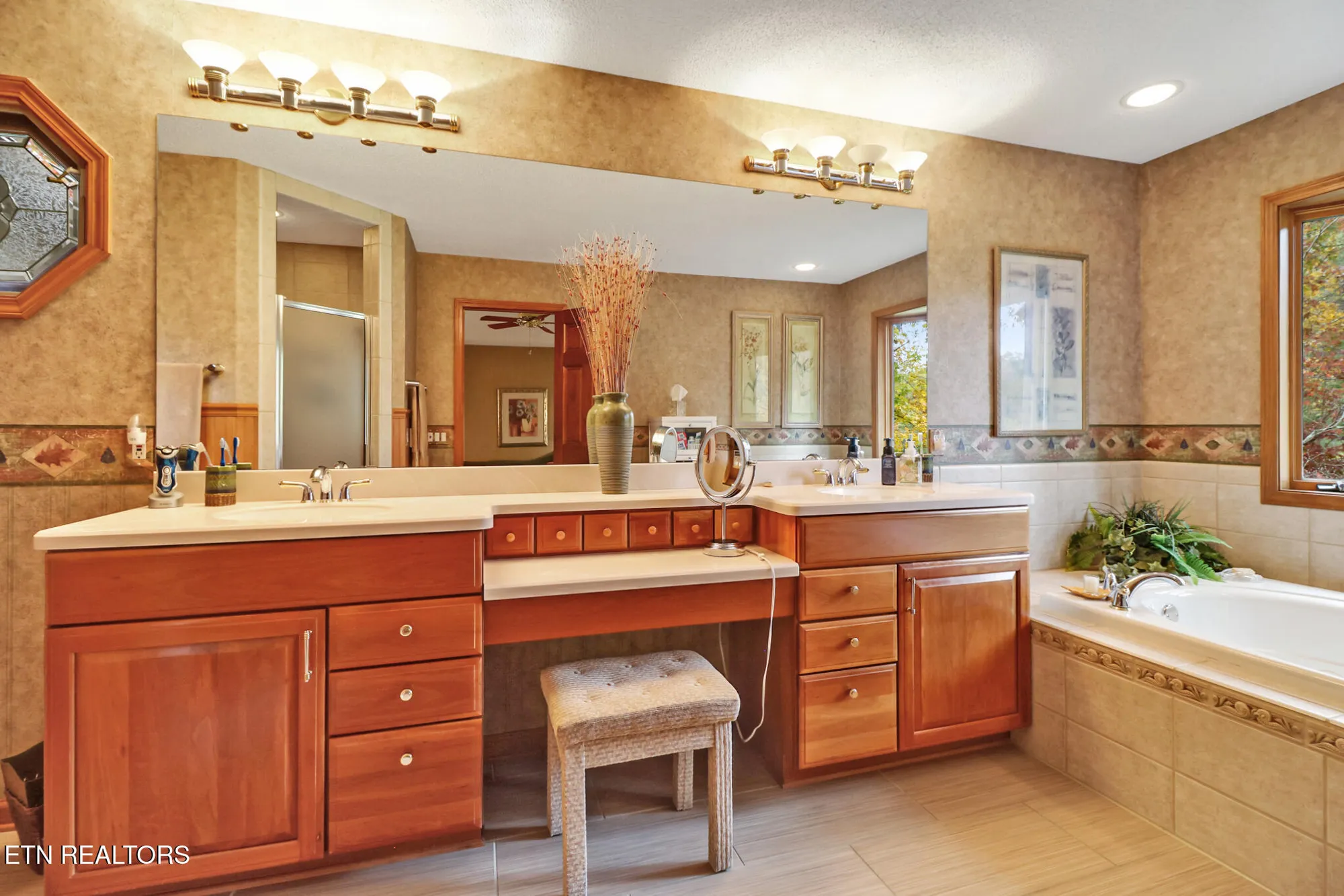 Property Slideshow image 15 of 53 | 17 forest hill ct, Crossville, TN, 38558