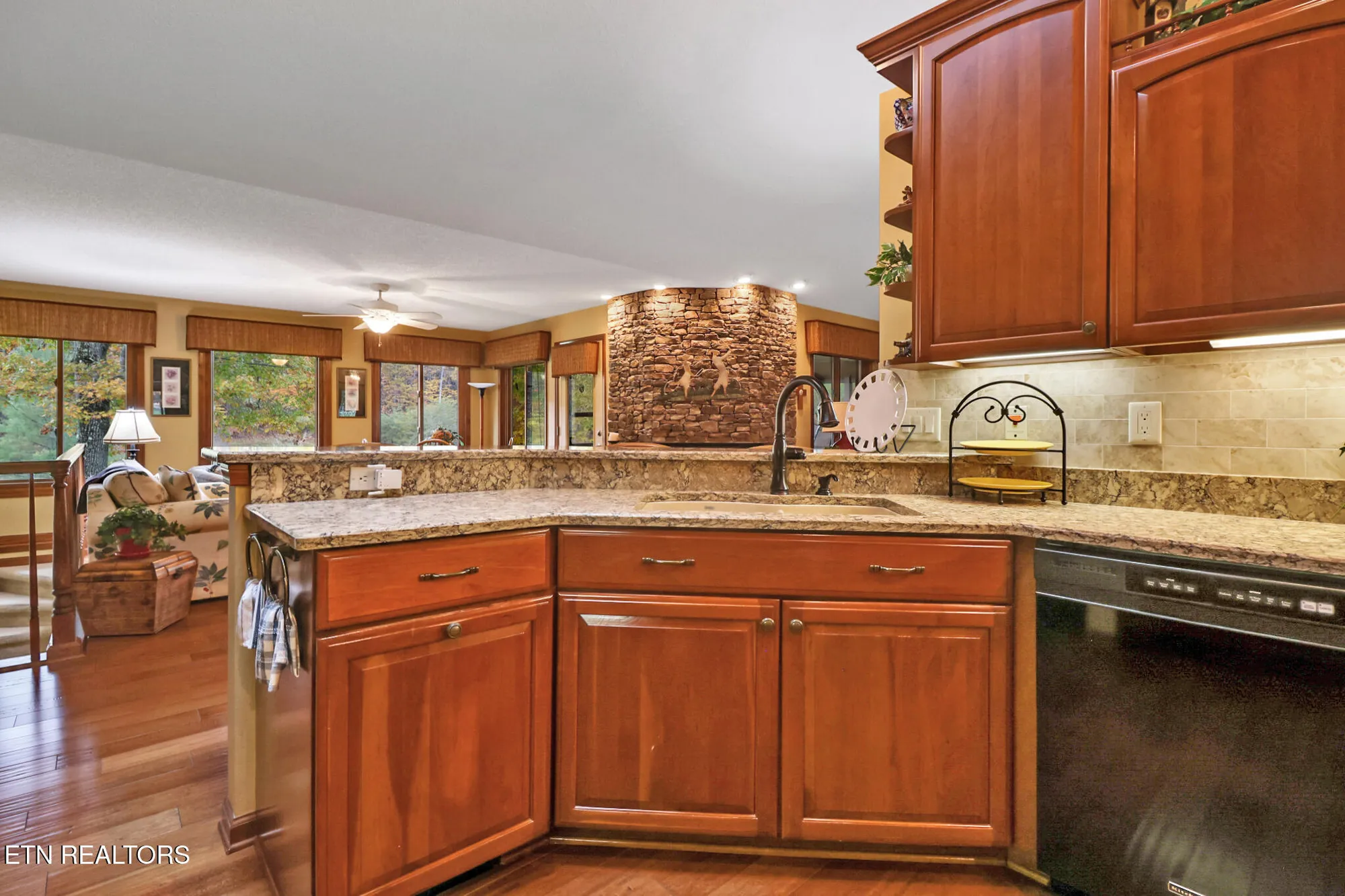 Property Slideshow image 10 of 53 | 17 forest hill ct, Crossville, TN, 38558