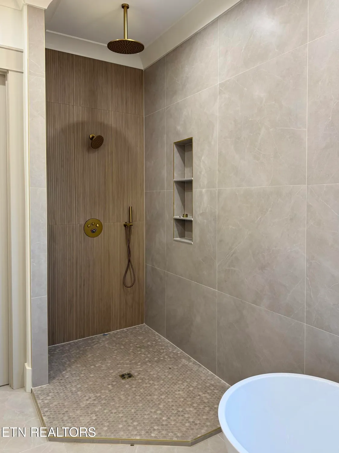 Property Slideshow image 9 of 11 | 120 chuniloti way, Loudon, TN, 37774