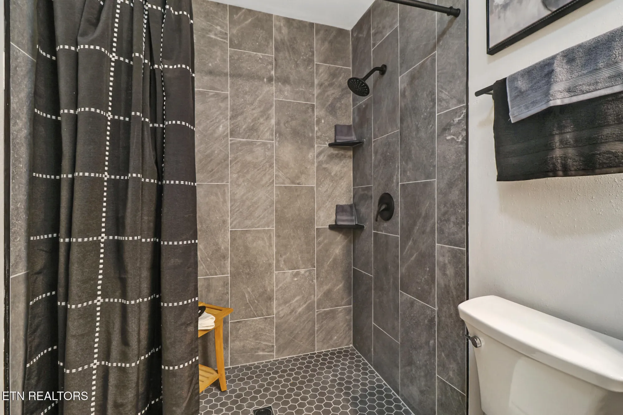 Property Slideshow image 36 of 50 | 113 anglewood dr, Crossville, TN, 38558