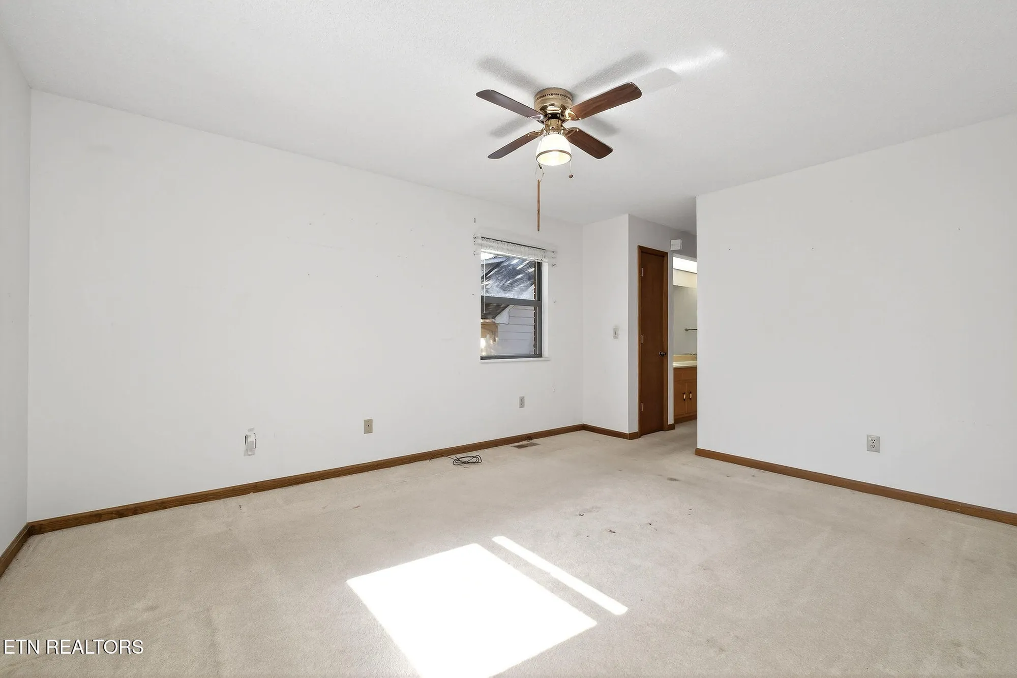 Property Slideshow image 16 of 35 | 112 shore ln, Crossville, TN, 38558