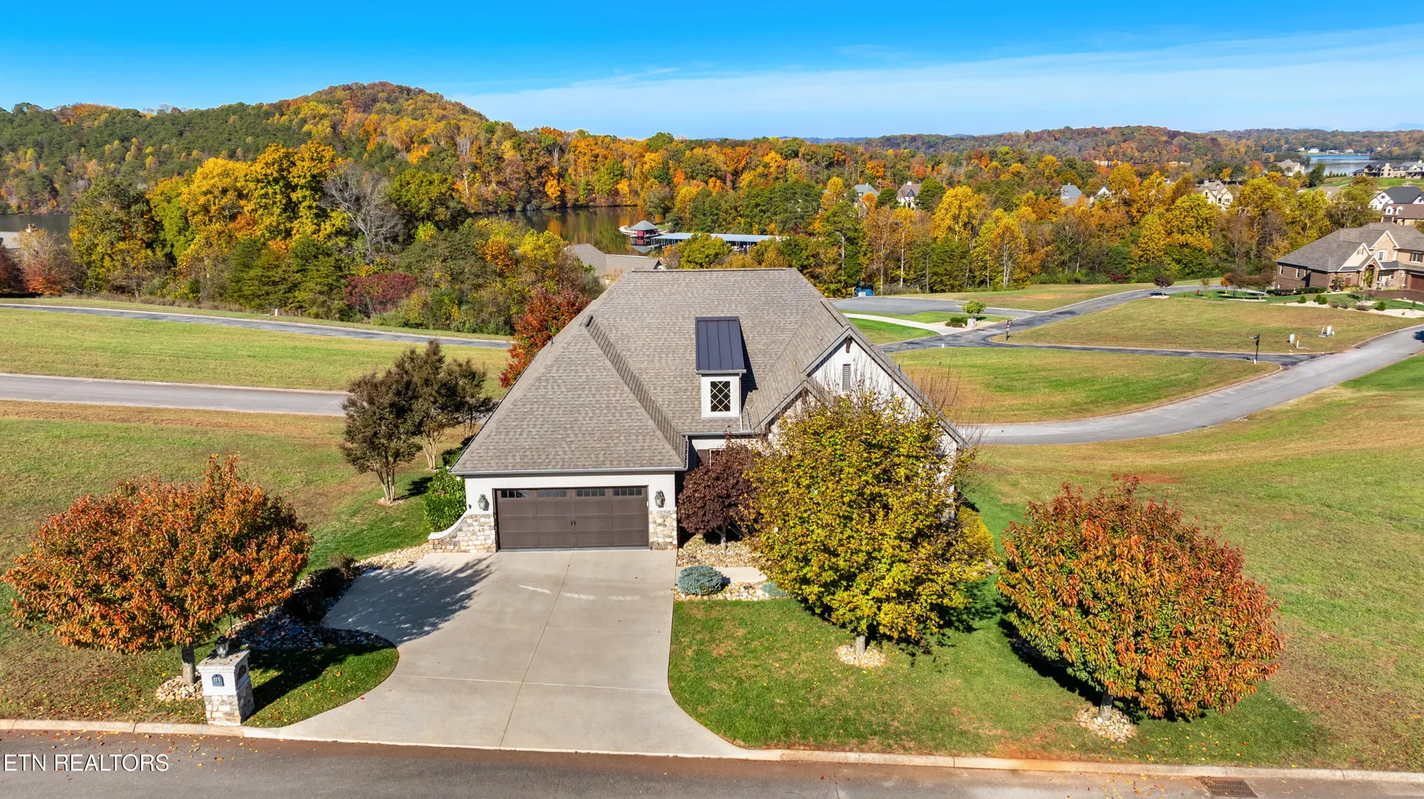 Property Slideshow image 1 of 60 | 275 hummingbird dr, Vonore, TN, 37885