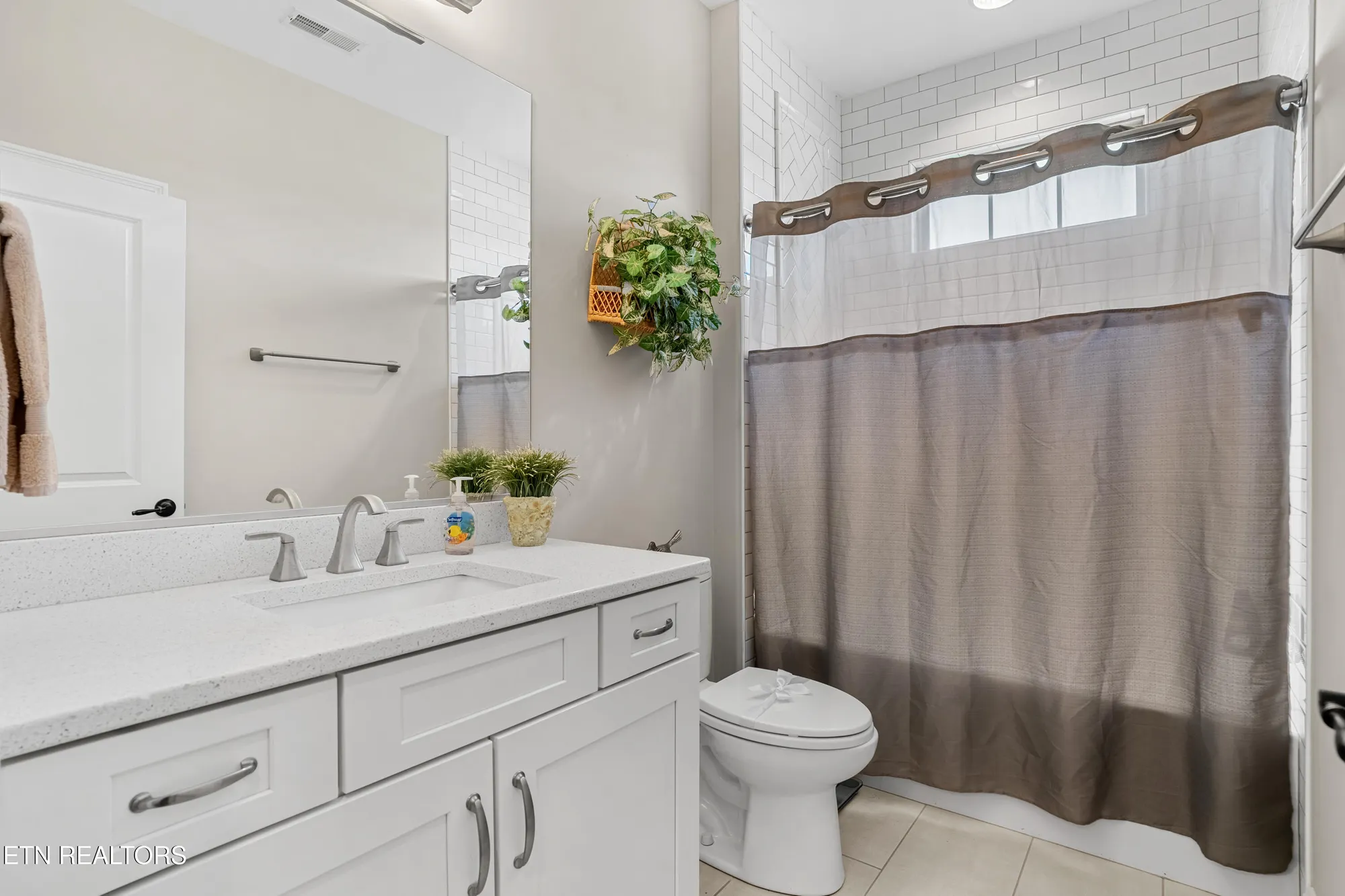 Property Slideshow image 31 of 60 | 275 hummingbird dr, Vonore, TN, 37885