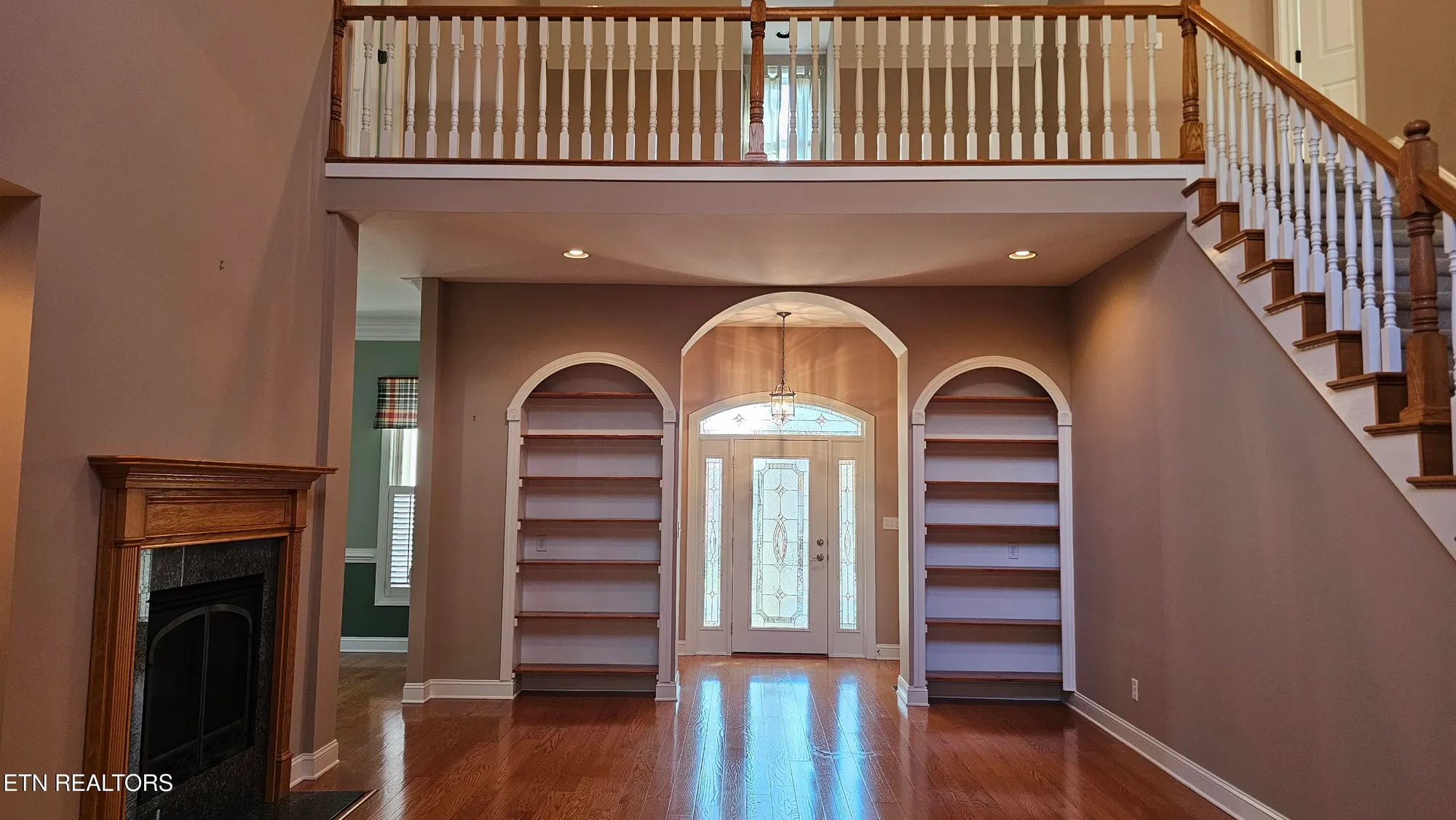 Property Slideshow image 15 of 43 | 302 oostanali cir, Loudon, TN, 37774