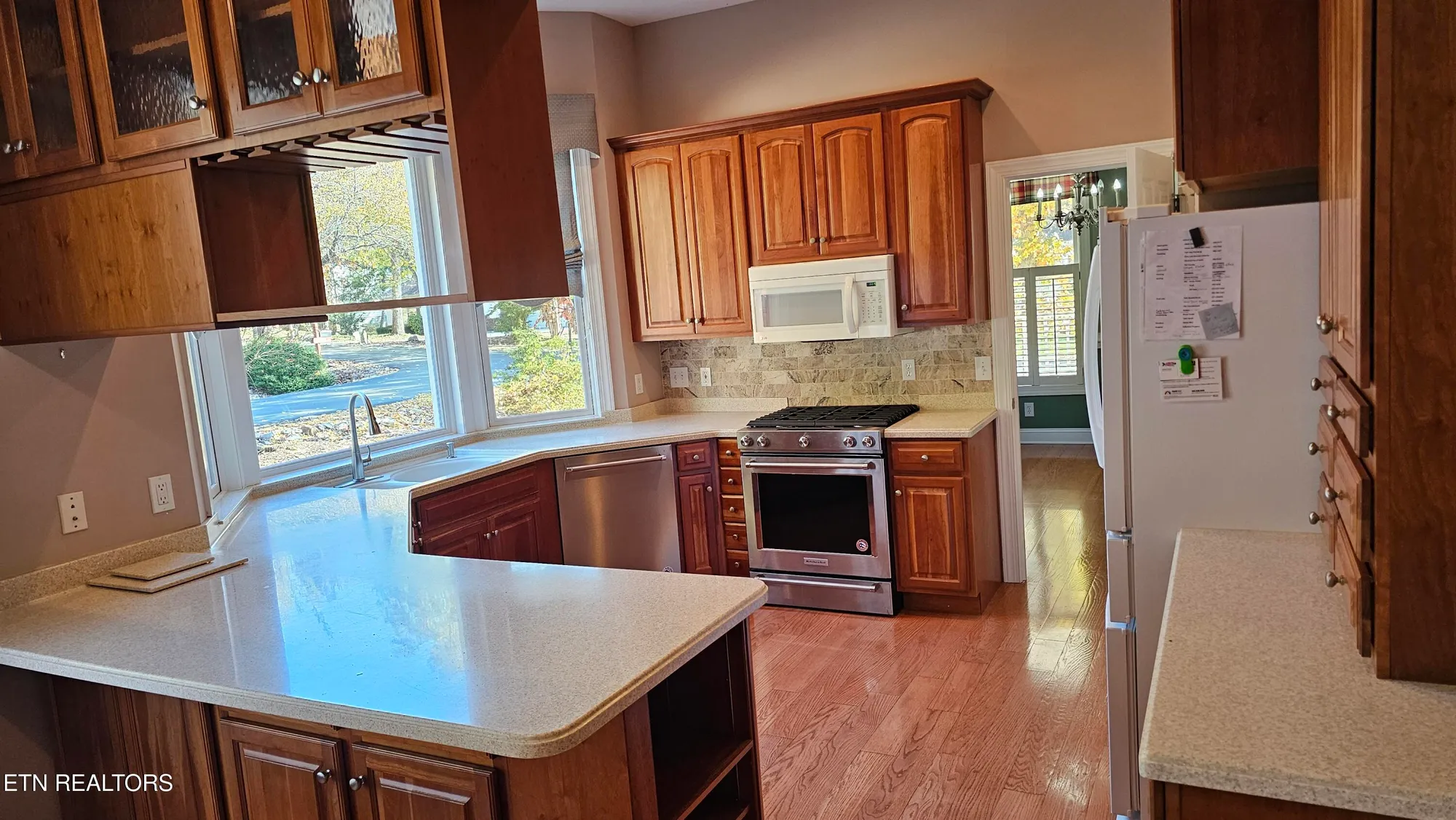 Property Slideshow image 16 of 43 | 302 oostanali cir, Loudon, TN, 37774