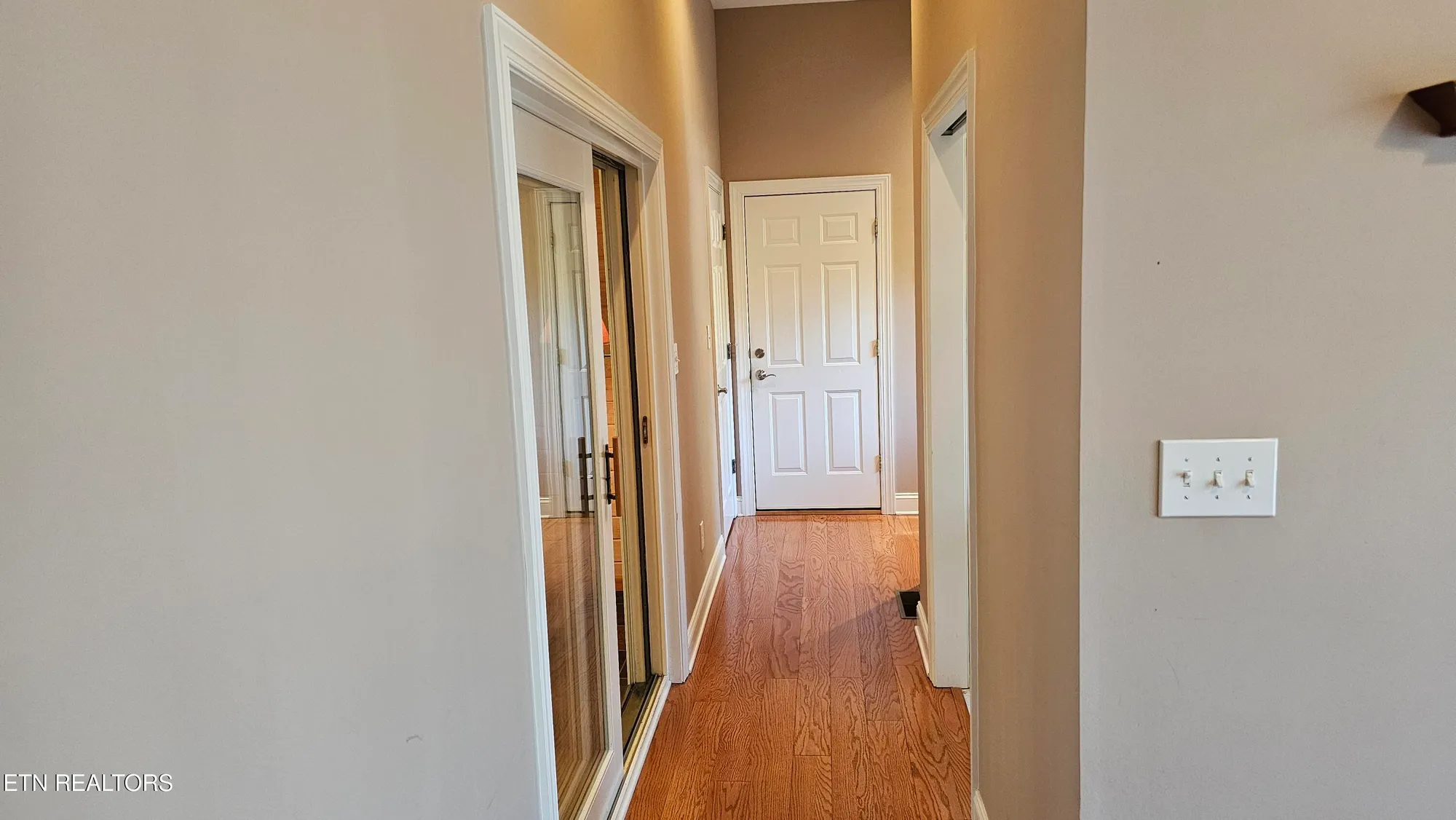 Property Slideshow image 20 of 43 | 302 oostanali cir, Loudon, TN, 37774