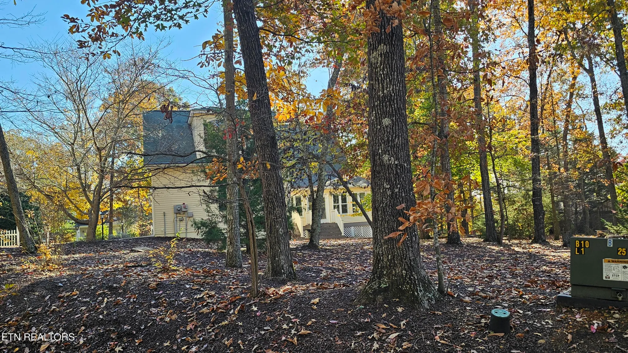 Property Slideshow image 5 of 43 | 302 oostanali cir, Loudon, TN, 37774