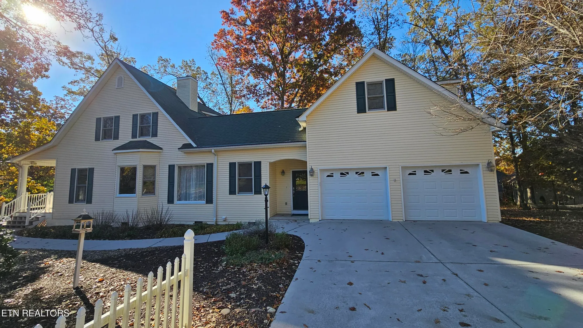 Property Slideshow image 6 of 43 | 302 oostanali cir, Loudon, TN, 37774