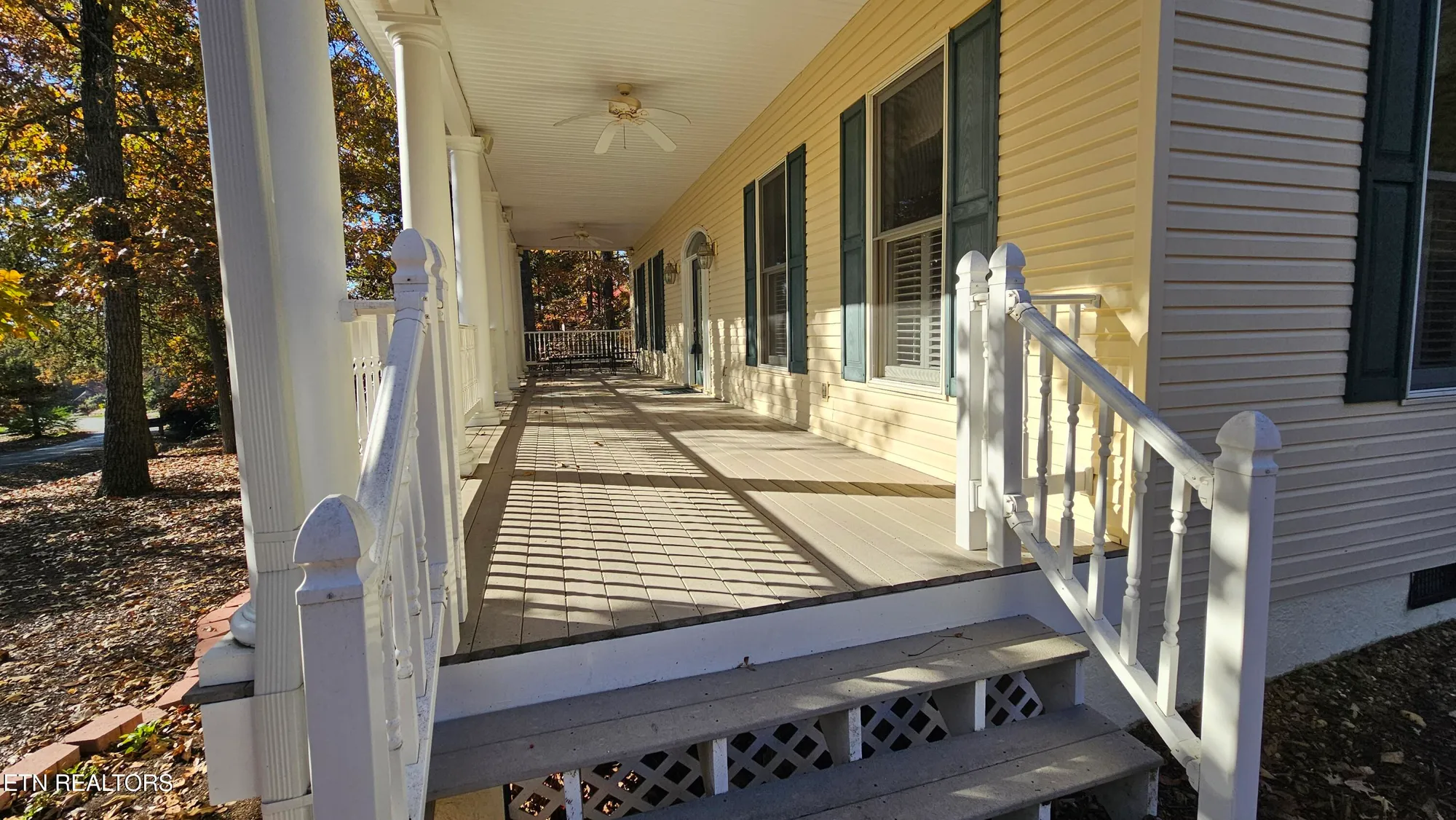 Property Slideshow image 3 of 43 | 302 oostanali cir, Loudon, TN, 37774