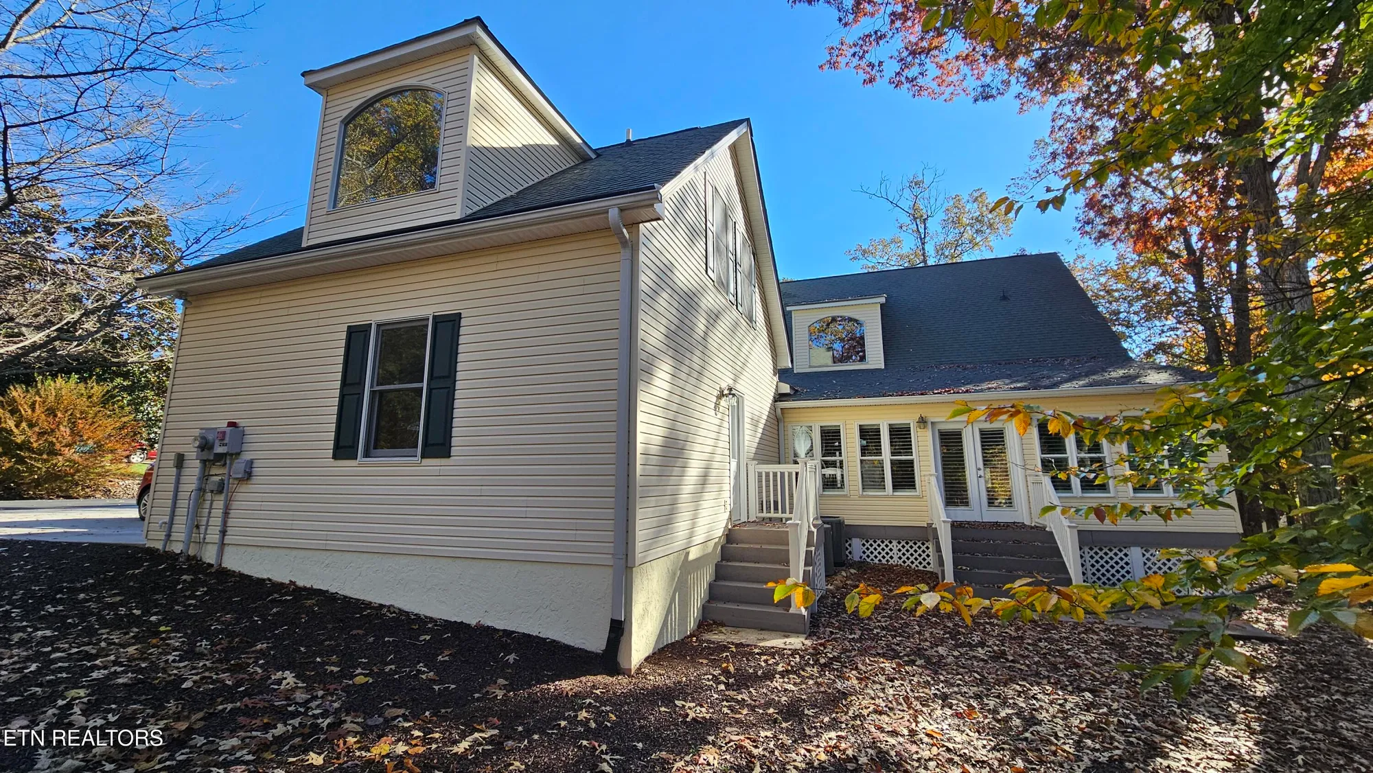 Property Slideshow image 9 of 43 | 302 oostanali cir, Loudon, TN, 37774