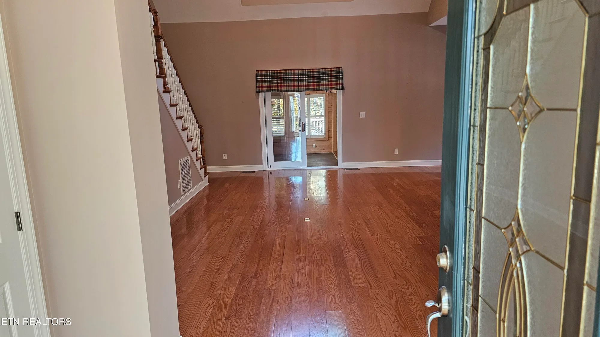 Property Slideshow image 10 of 43 | 302 oostanali cir, Loudon, TN, 37774