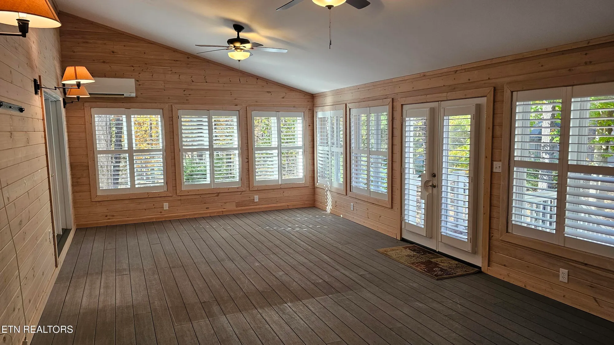 Property Slideshow image 24 of 43 | 302 oostanali cir, Loudon, TN, 37774