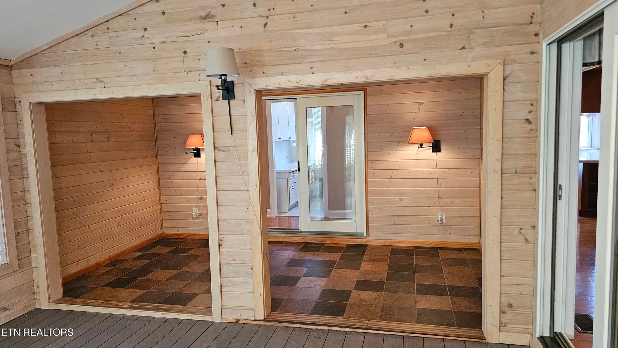 Property Slideshow image 26 of 43 | 302 oostanali cir, Loudon, TN, 37774