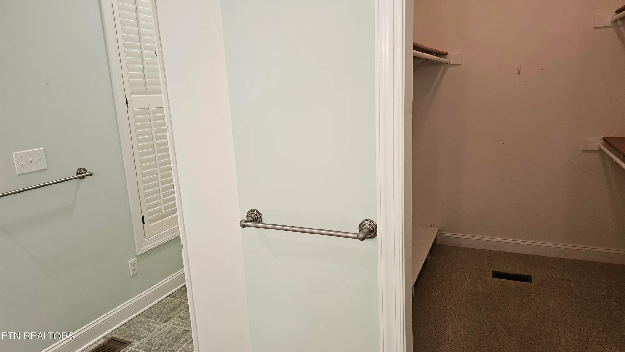 Property Slideshow image 30 of 43 | 302 oostanali cir, Loudon, TN, 37774