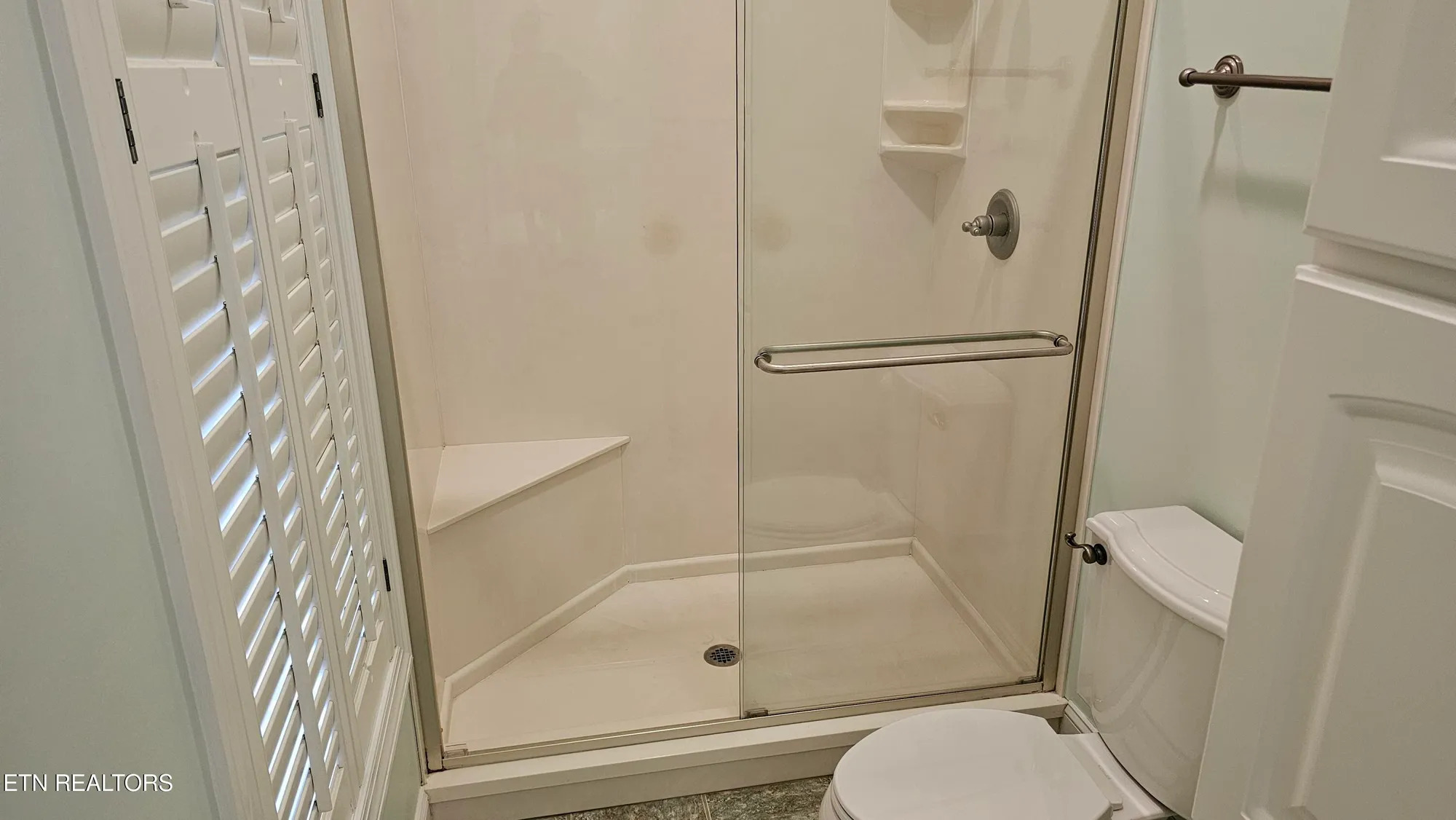 Property Slideshow image 31 of 43 | 302 oostanali cir, Loudon, TN, 37774