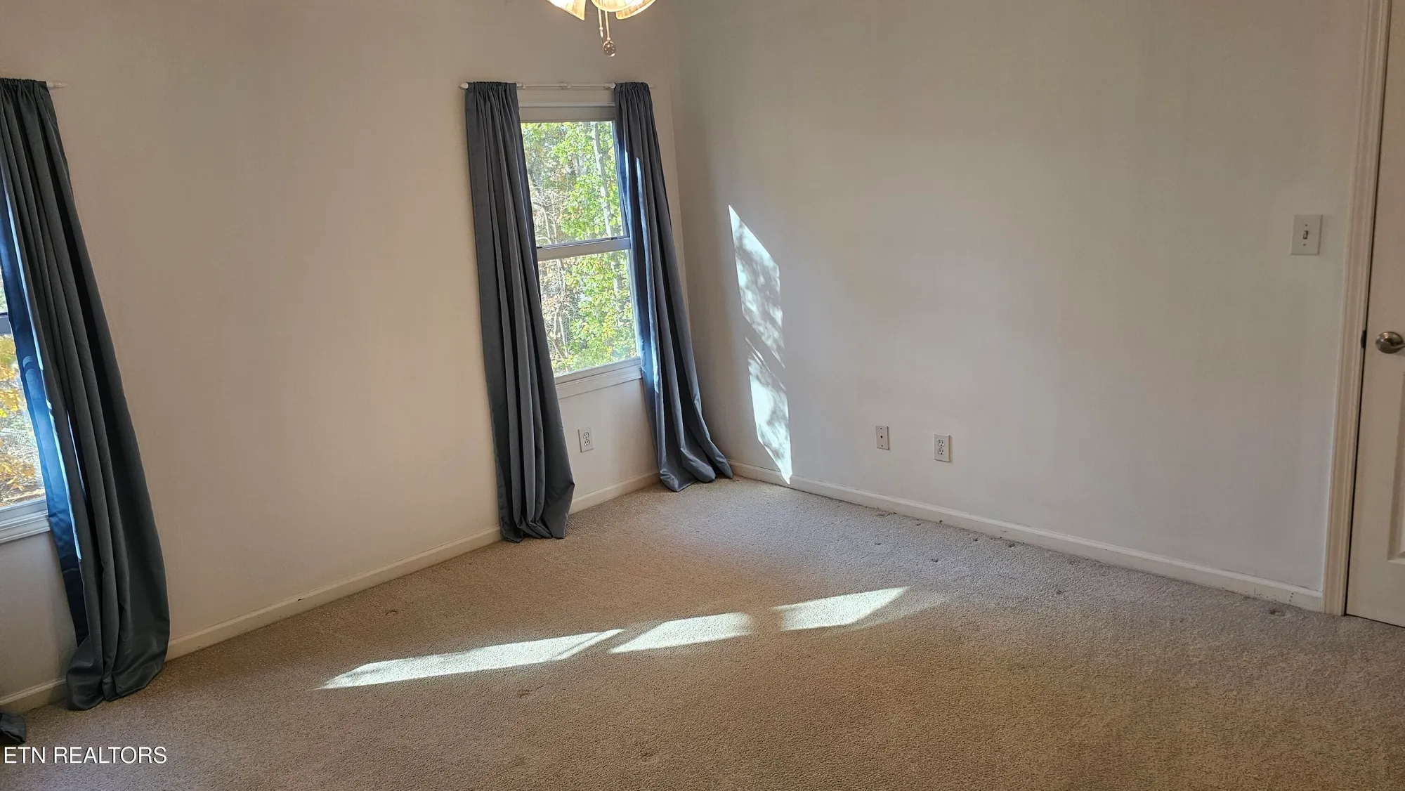 Property Slideshow image 33 of 43 | 302 oostanali cir, Loudon, TN, 37774