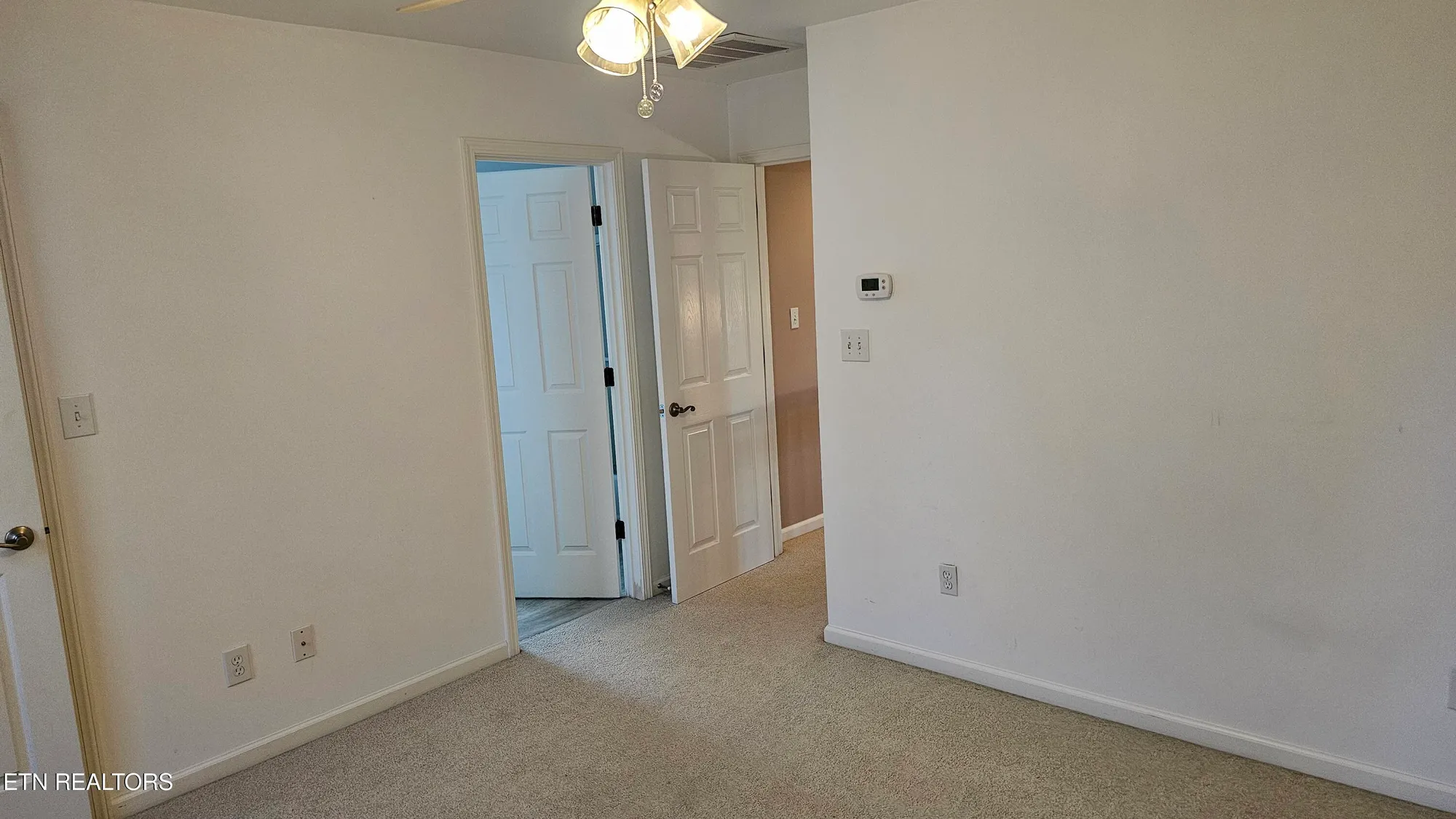 Property Slideshow image 37 of 43 | 302 oostanali cir, Loudon, TN, 37774