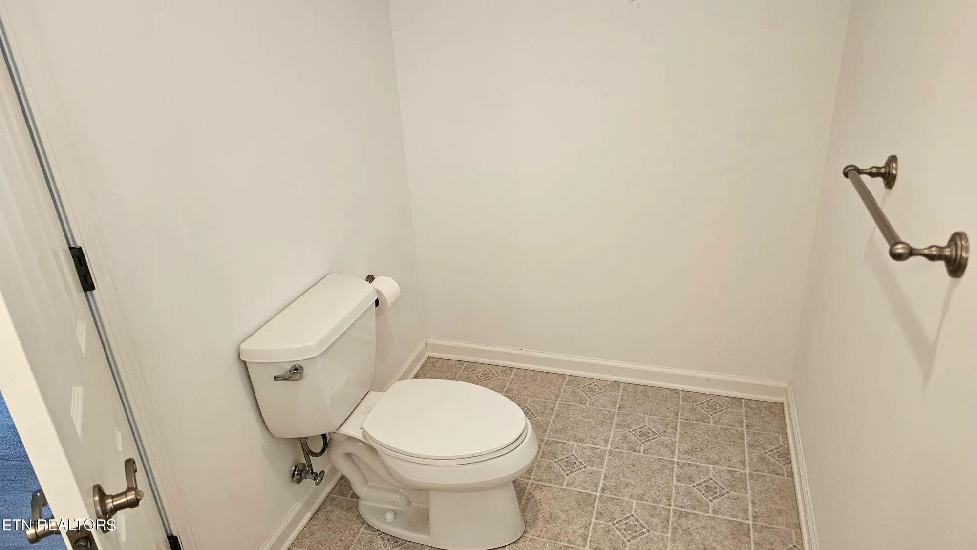 Property Slideshow image 39 of 43 | 302 oostanali cir, Loudon, TN, 37774