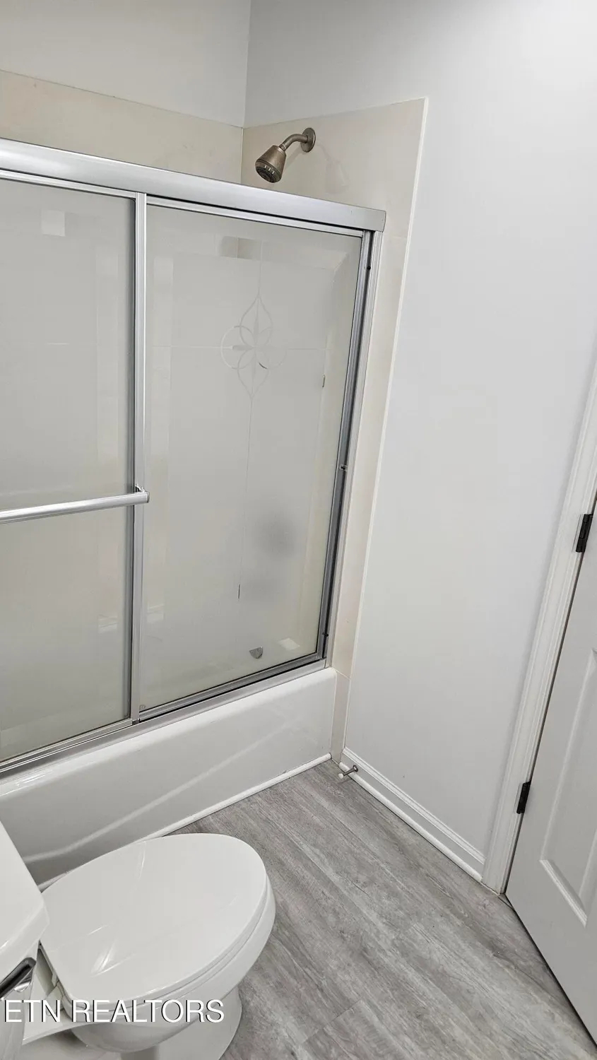 Property Slideshow image 36 of 43 | 302 oostanali cir, Loudon, TN, 37774