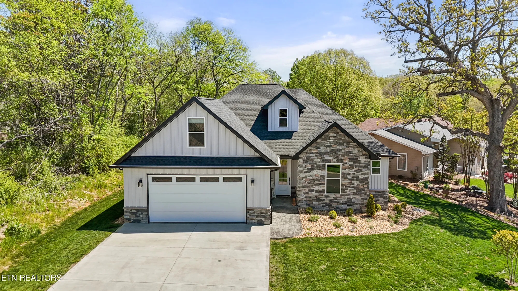 Property Slideshow image 1 of 37 | 141 daleyuhski way, Loudon, TN, 37774