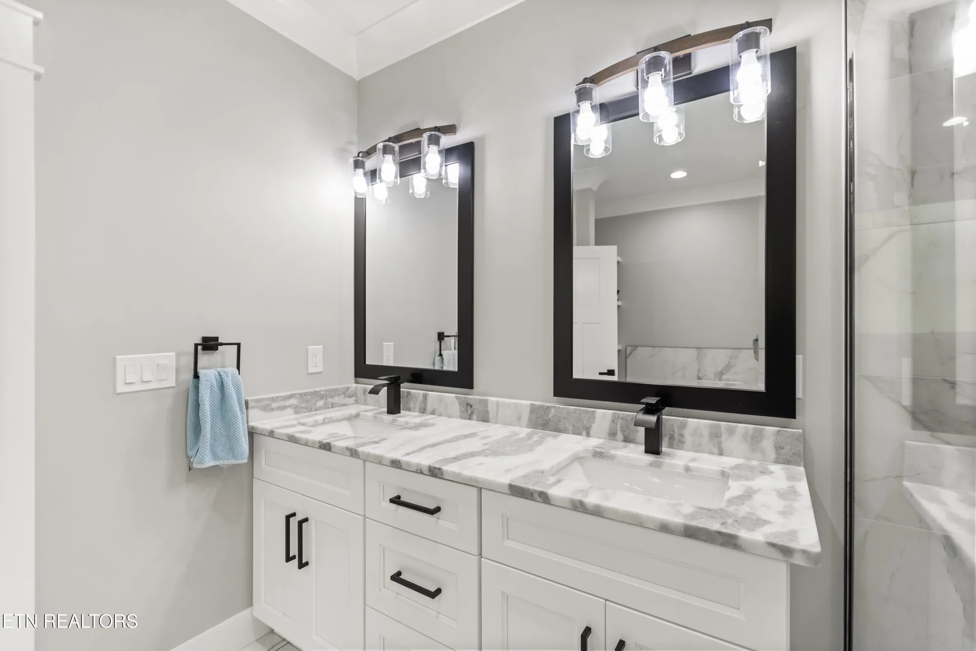 Property Slideshow image 20 of 37 | 141 daleyuhski way, Loudon, TN, 37774