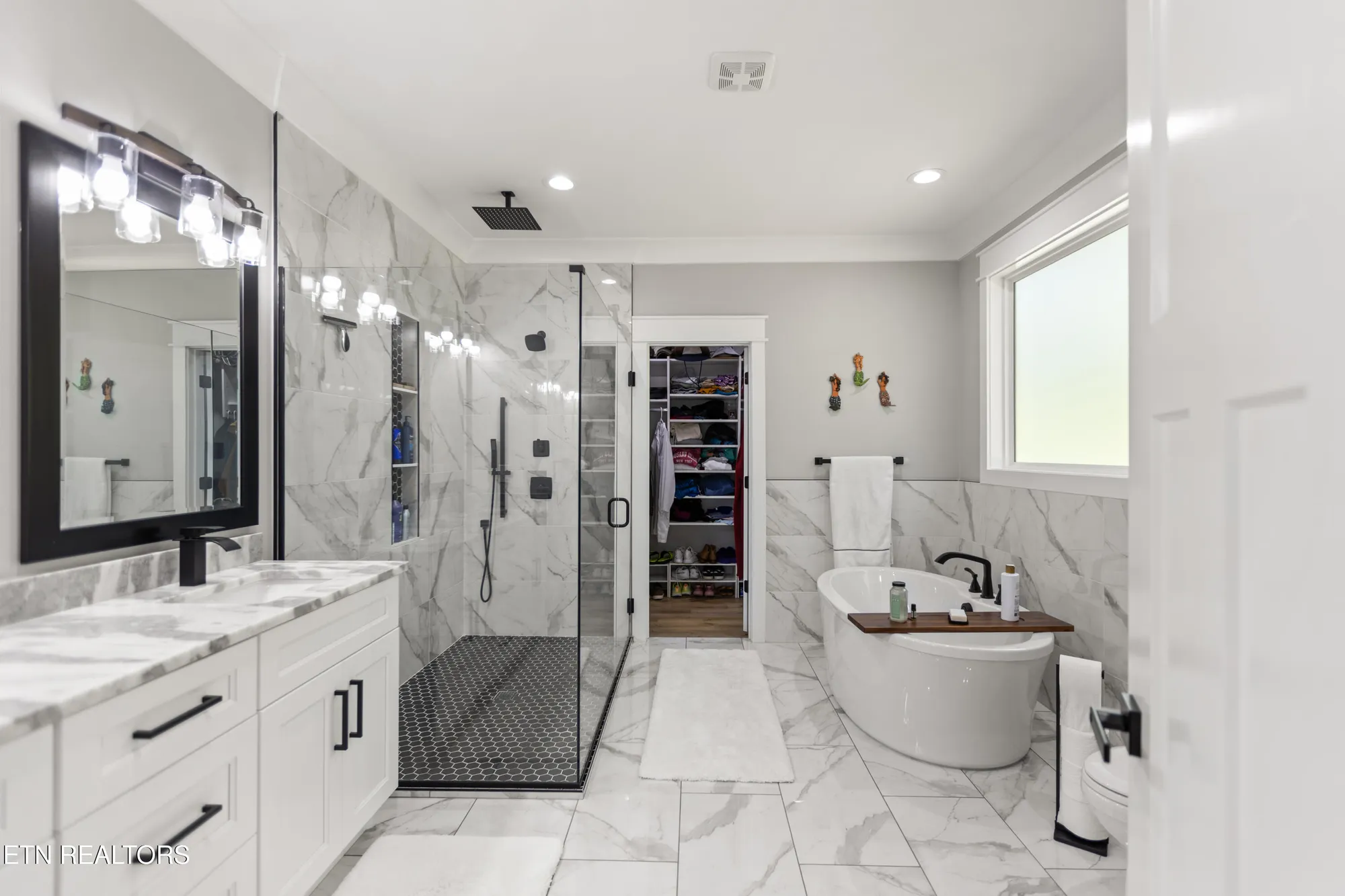 Property Slideshow image 21 of 37 | 141 daleyuhski way, Loudon, TN, 37774