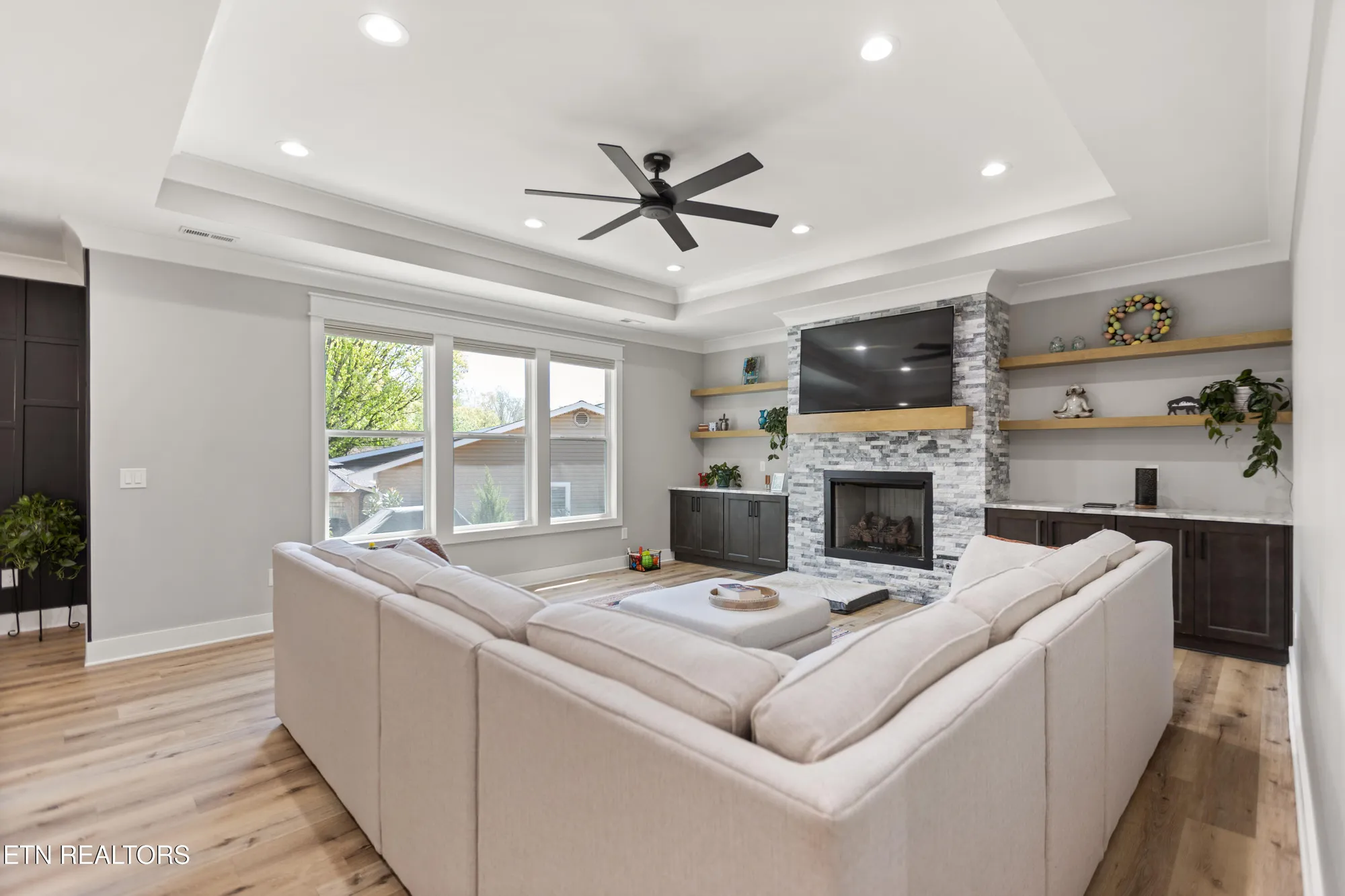 Property Slideshow image 10 of 37 | 141 daleyuhski way, Loudon, TN, 37774