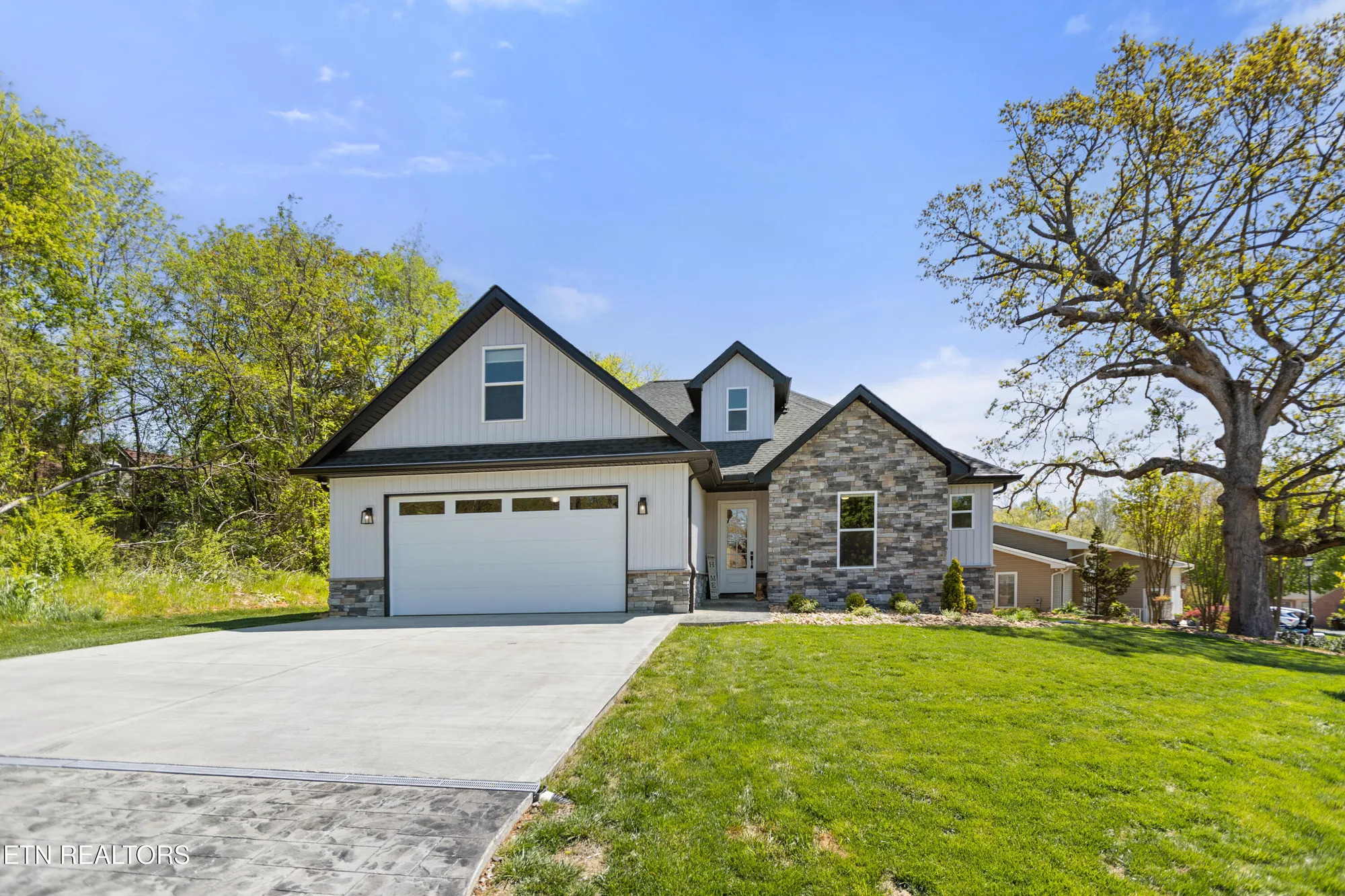 Property Slideshow image 3 of 37 | 141 daleyuhski way, Loudon, TN, 37774