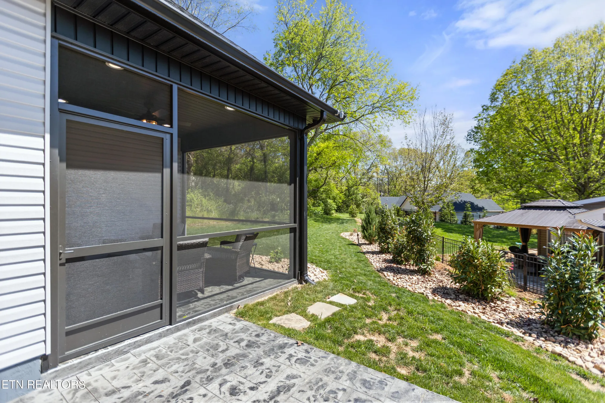 Property Slideshow image 7 of 37 | 141 daleyuhski way, Loudon, TN, 37774