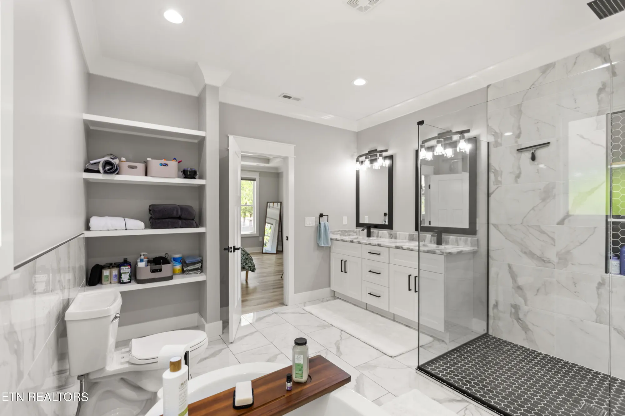 Property Slideshow image 22 of 37 | 141 daleyuhski way, Loudon, TN, 37774