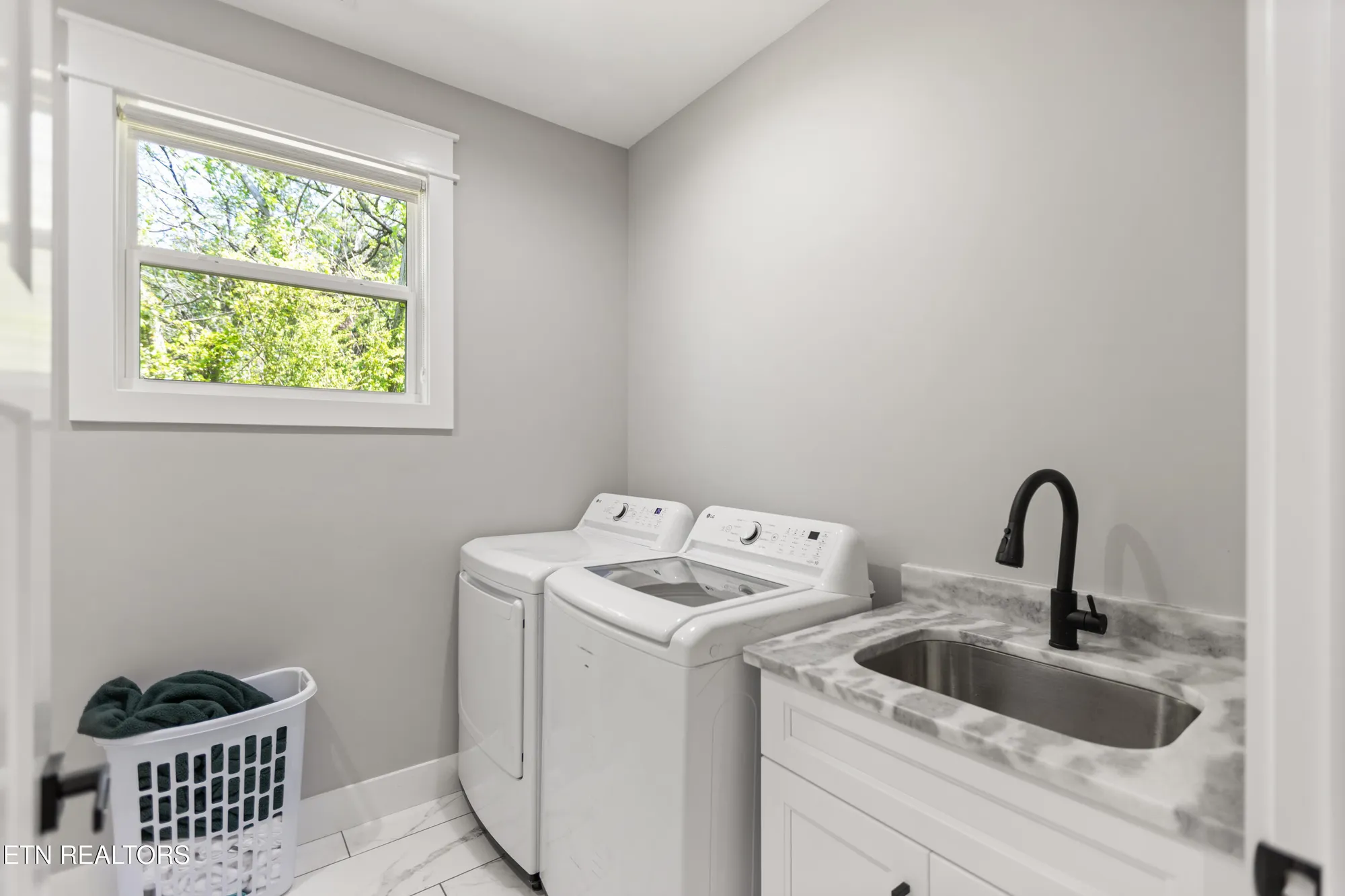 Property Slideshow image 33 of 37 | 141 daleyuhski way, Loudon, TN, 37774