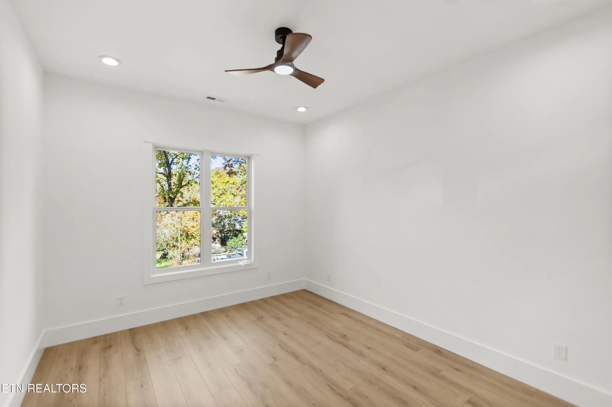 Property Slideshow image 35 of 60 | 176 saligugi way, Loudon, TN, 37774