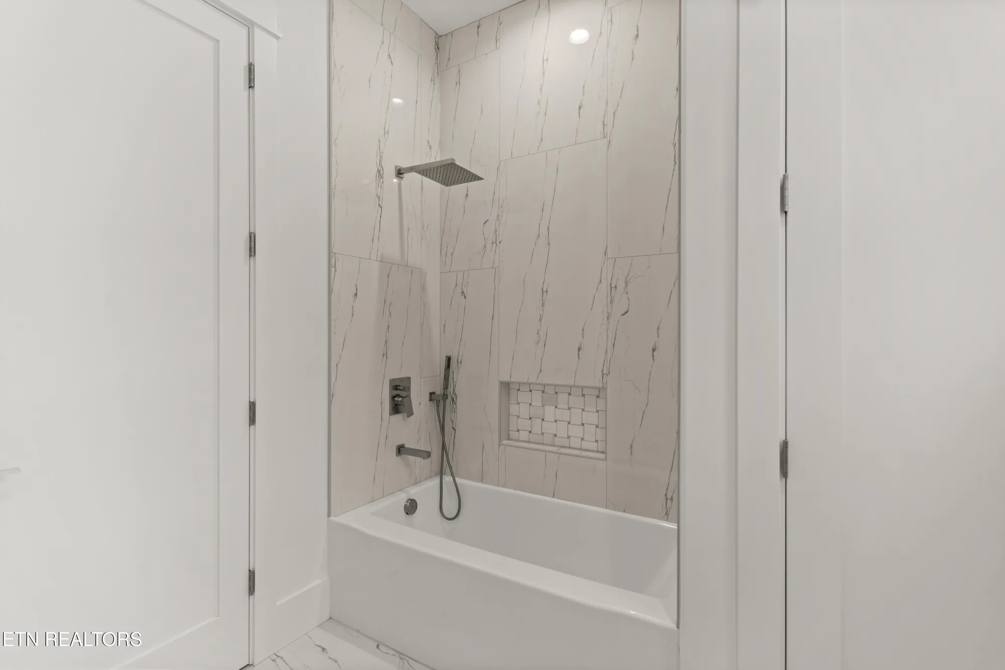 Property Slideshow image 37 of 60 | 176 saligugi way, Loudon, TN, 37774