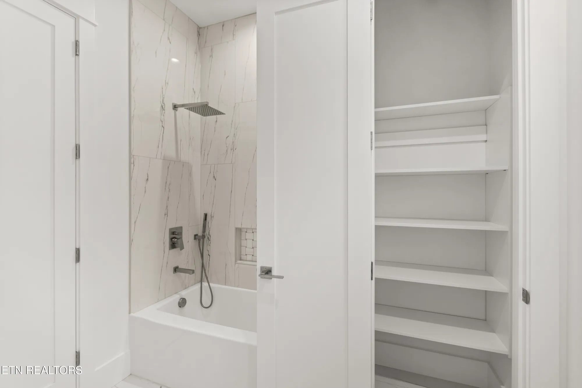 Property Slideshow image 38 of 60 | 176 saligugi way, Loudon, TN, 37774