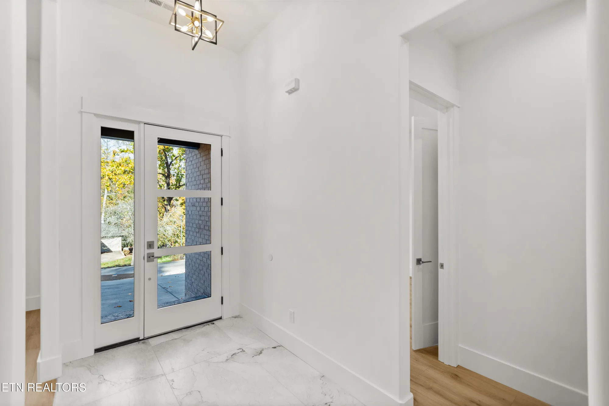 Property Slideshow image 6 of 60 | 176 saligugi way, Loudon, TN, 37774