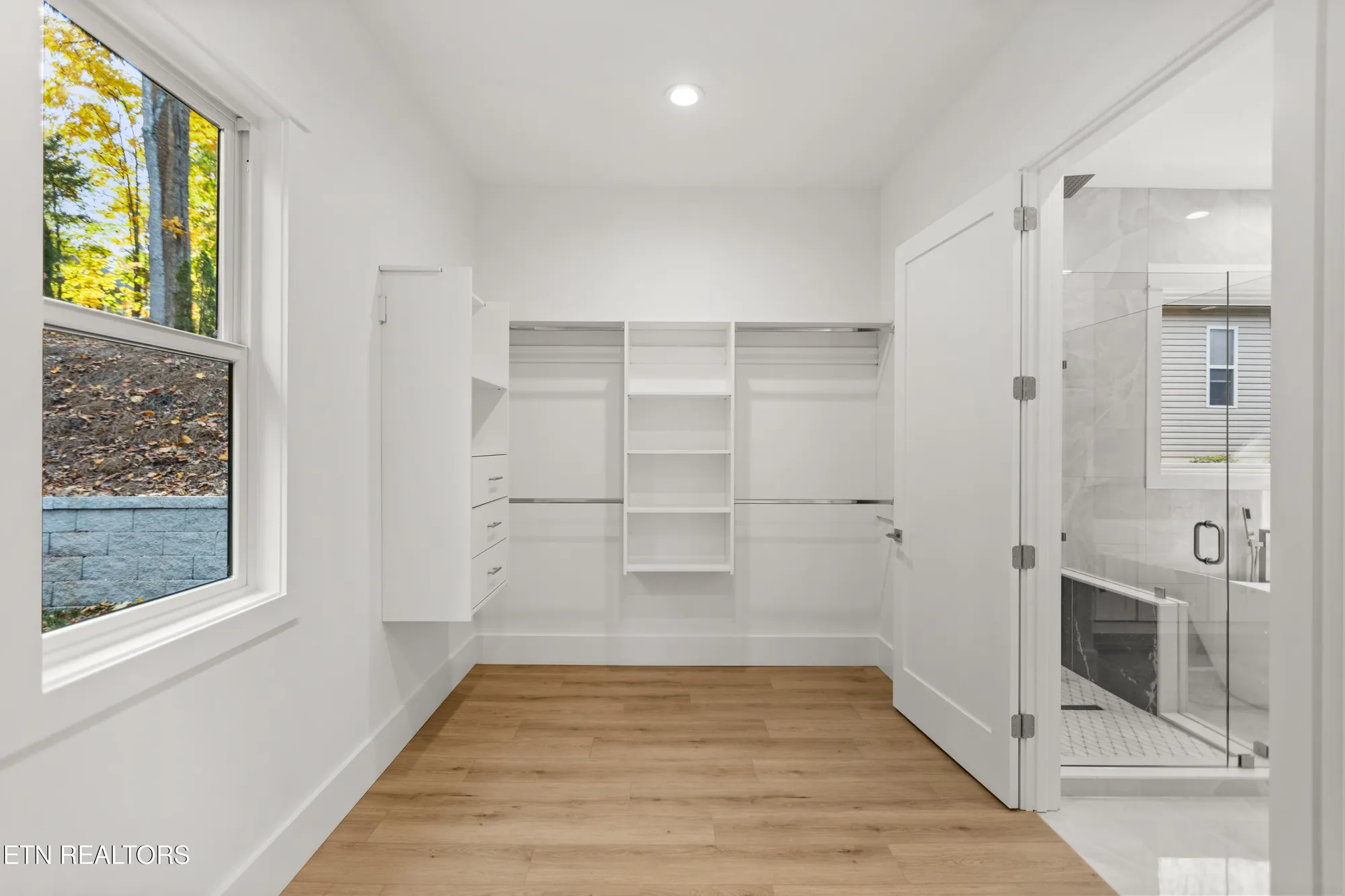 Property Slideshow image 31 of 60 | 176 saligugi way, Loudon, TN, 37774