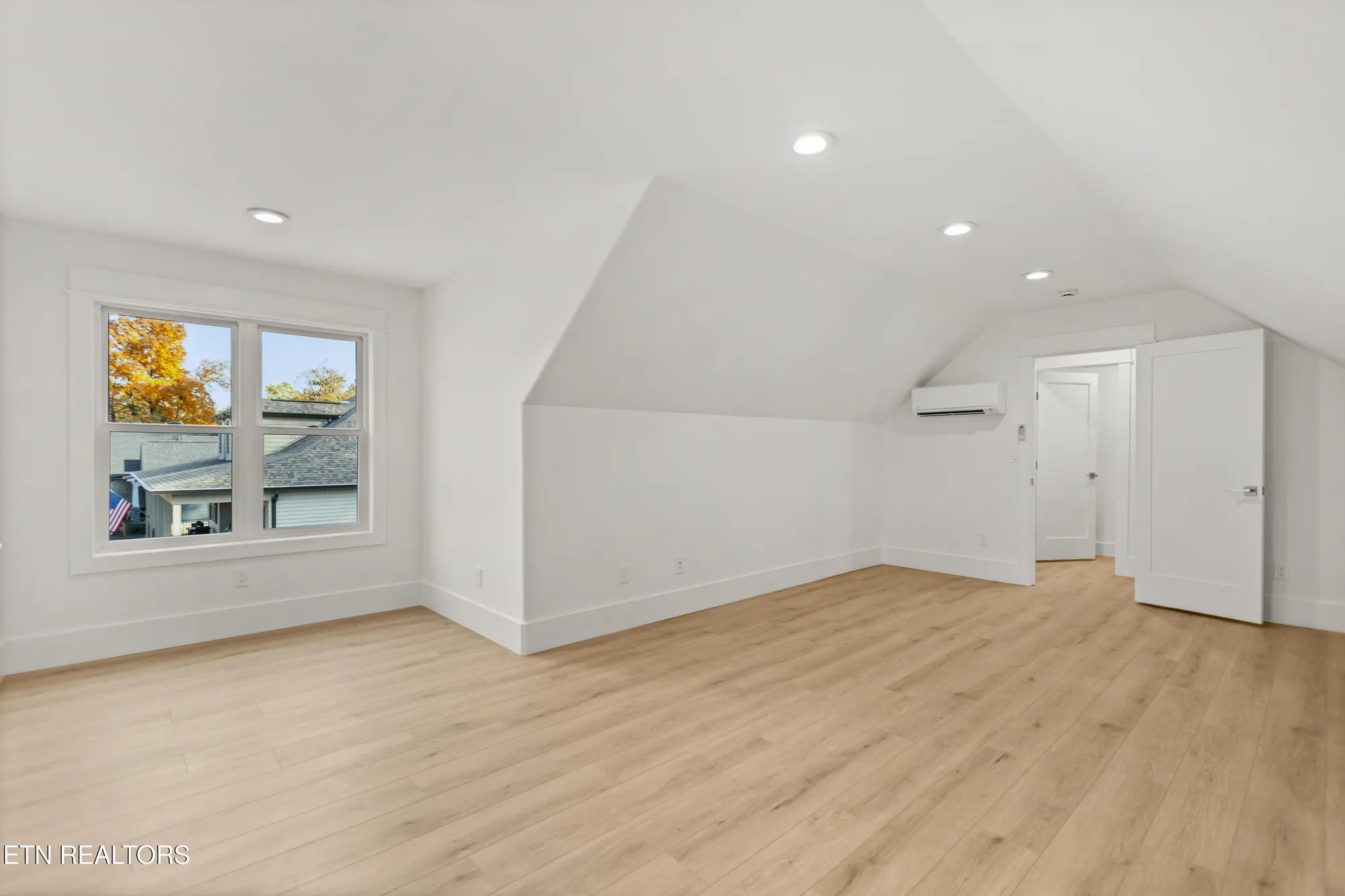 Property Slideshow image 47 of 60 | 176 saligugi way, Loudon, TN, 37774