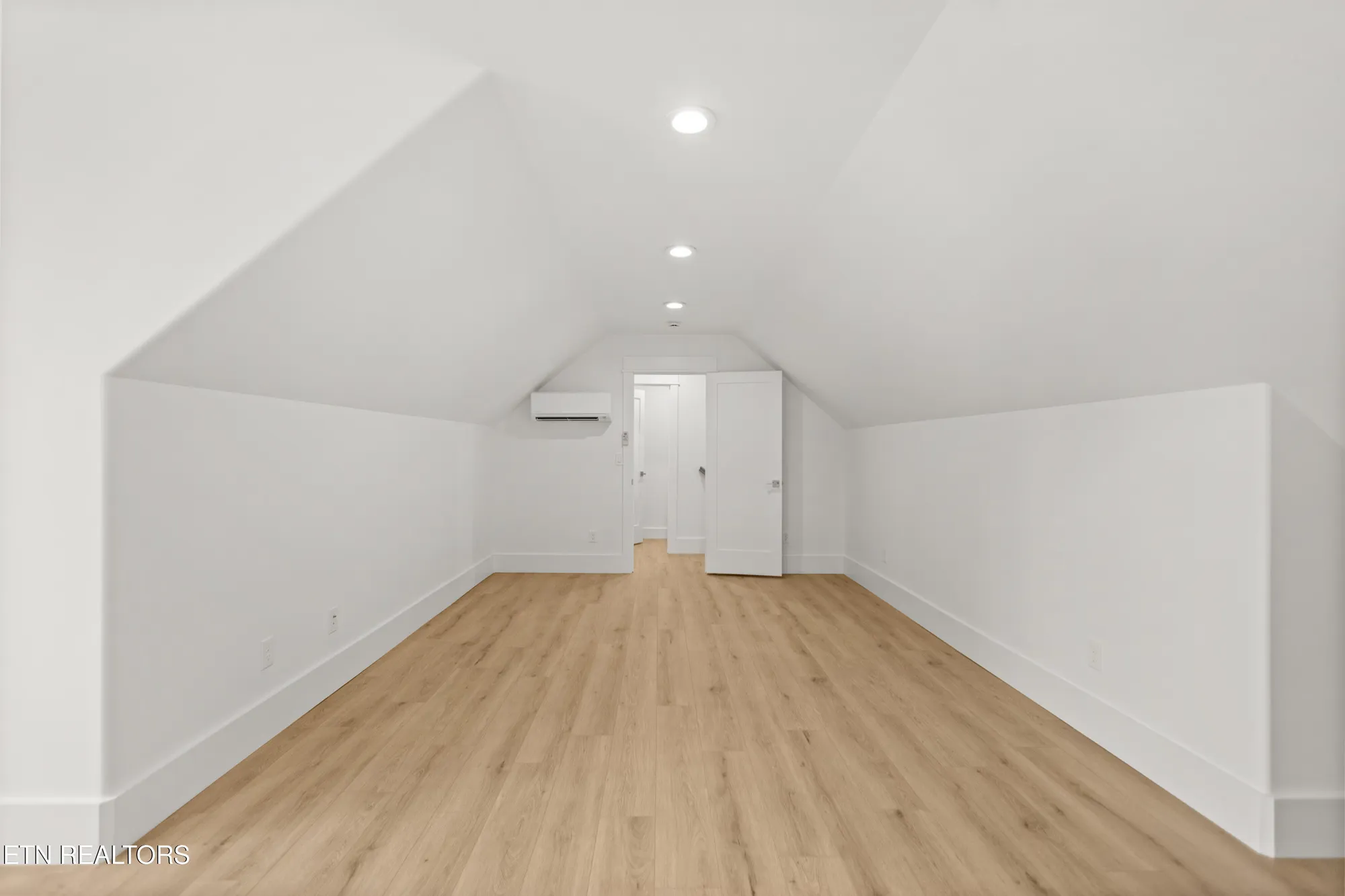 Property Slideshow image 48 of 60 | 176 saligugi way, Loudon, TN, 37774