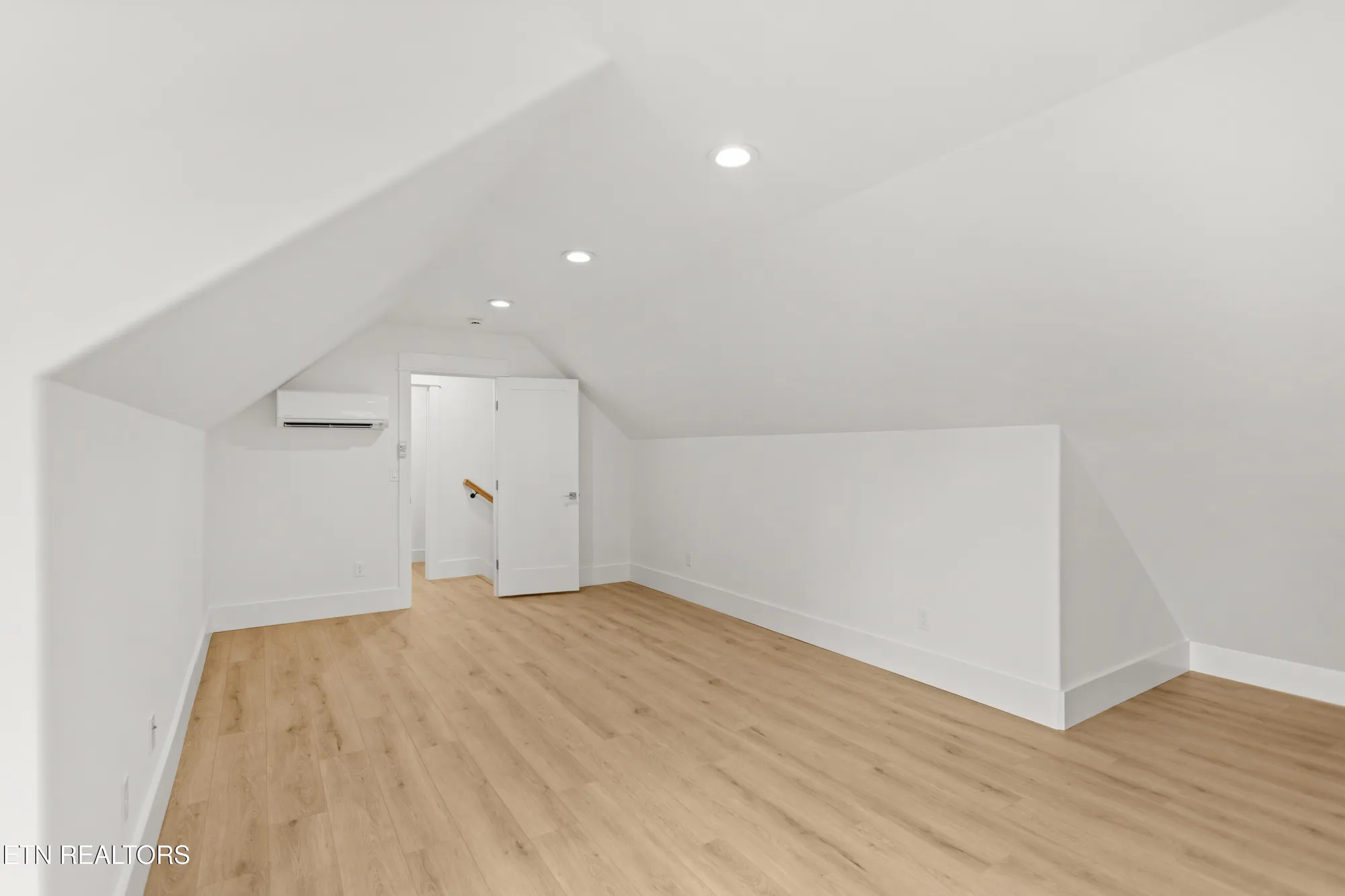 Property Slideshow image 46 of 60 | 176 saligugi way, Loudon, TN, 37774