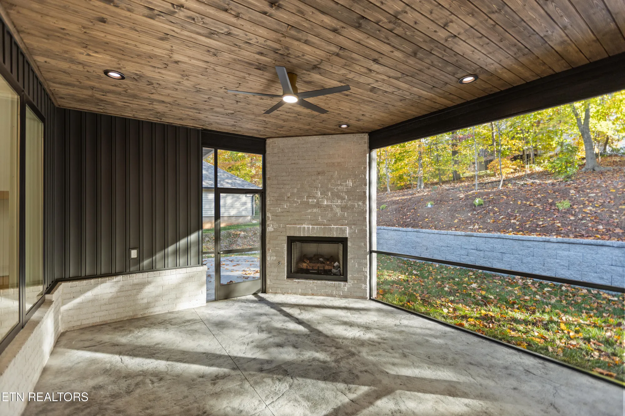 Property Slideshow image 57 of 60 | 176 saligugi way, Loudon, TN, 37774