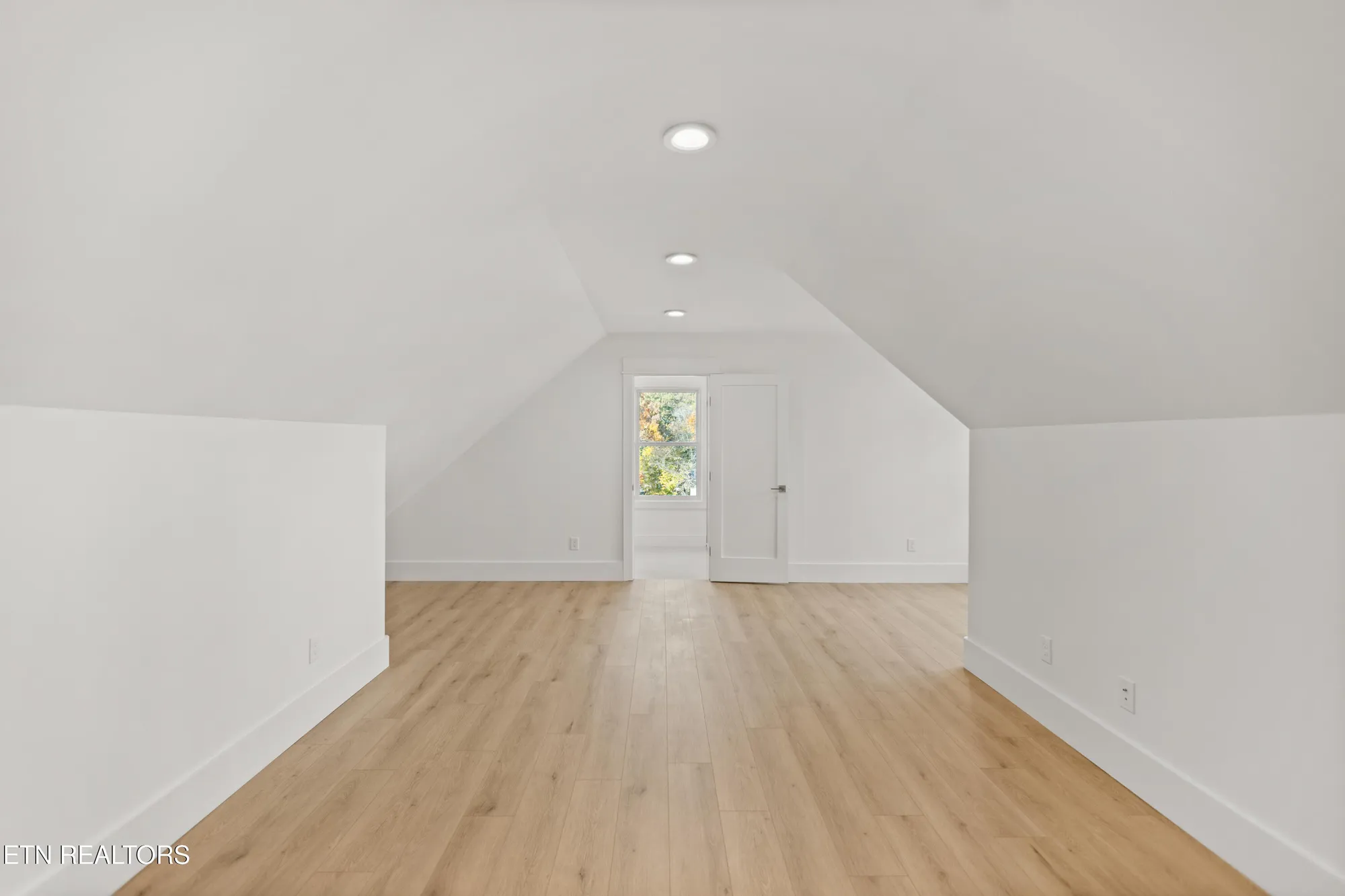 Property Slideshow image 52 of 60 | 176 saligugi way, Loudon, TN, 37774