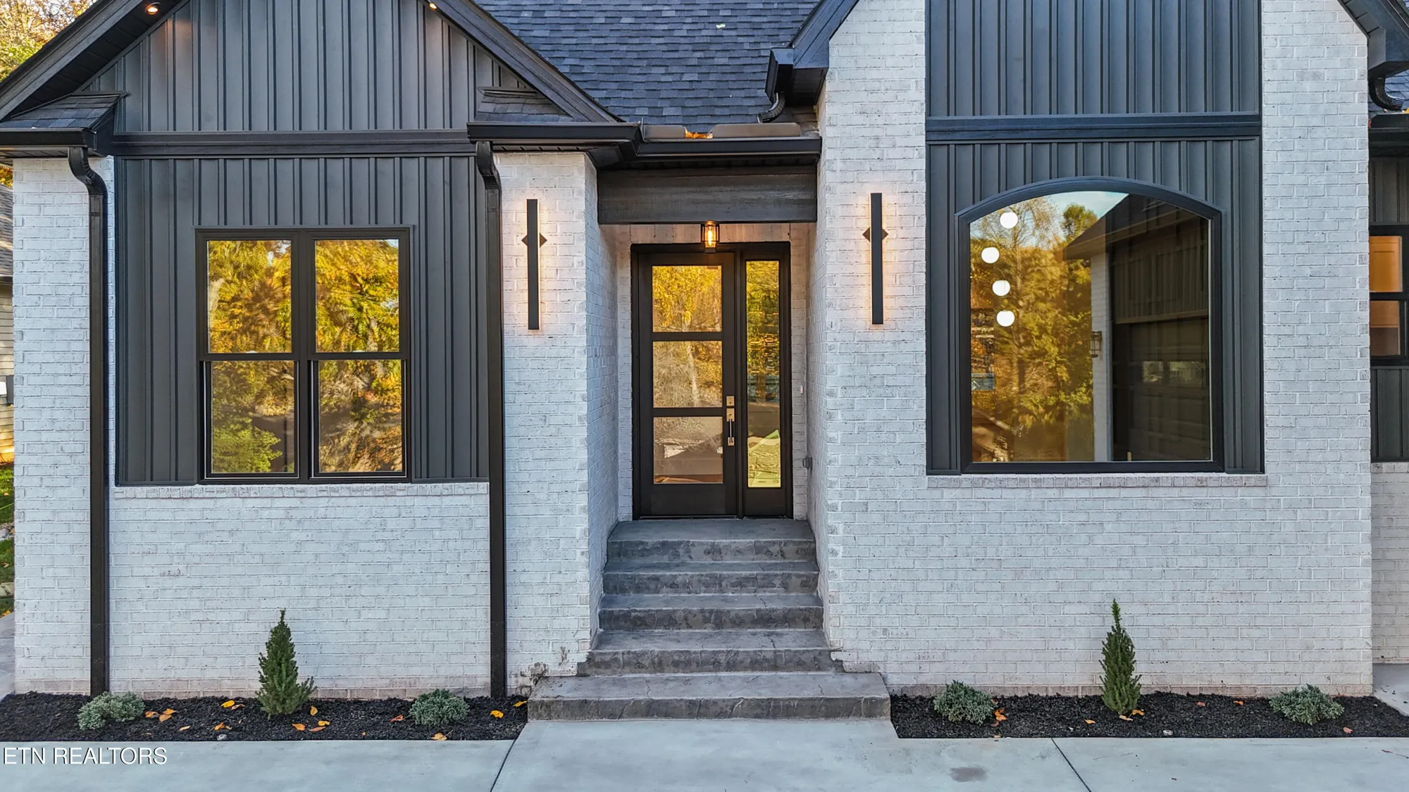 Property Slideshow image 2 of 60 | 176 saligugi way, Loudon, TN, 37774