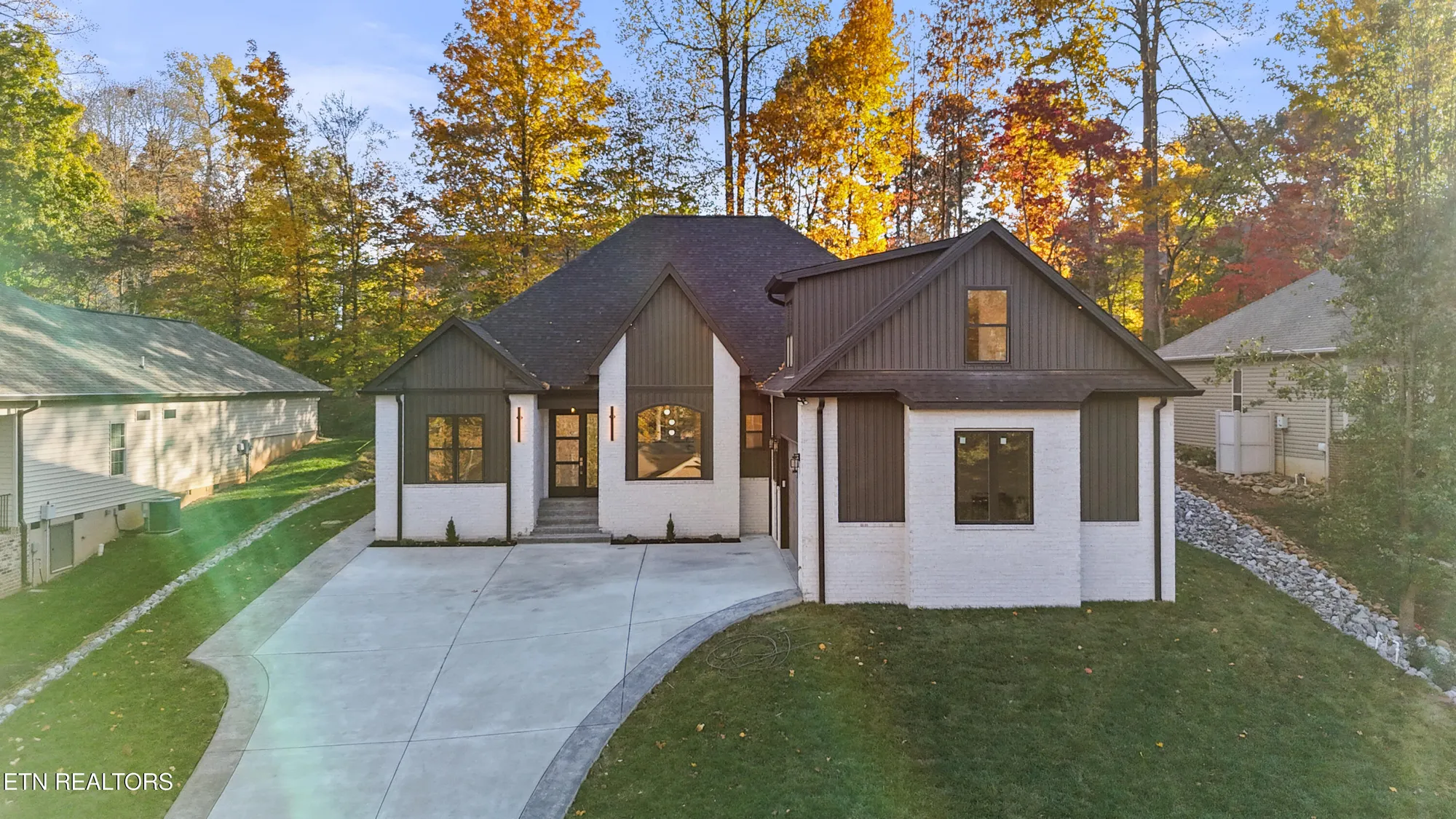 Property Slideshow image 1 of 60 | 176 saligugi way, Loudon, TN, 37774