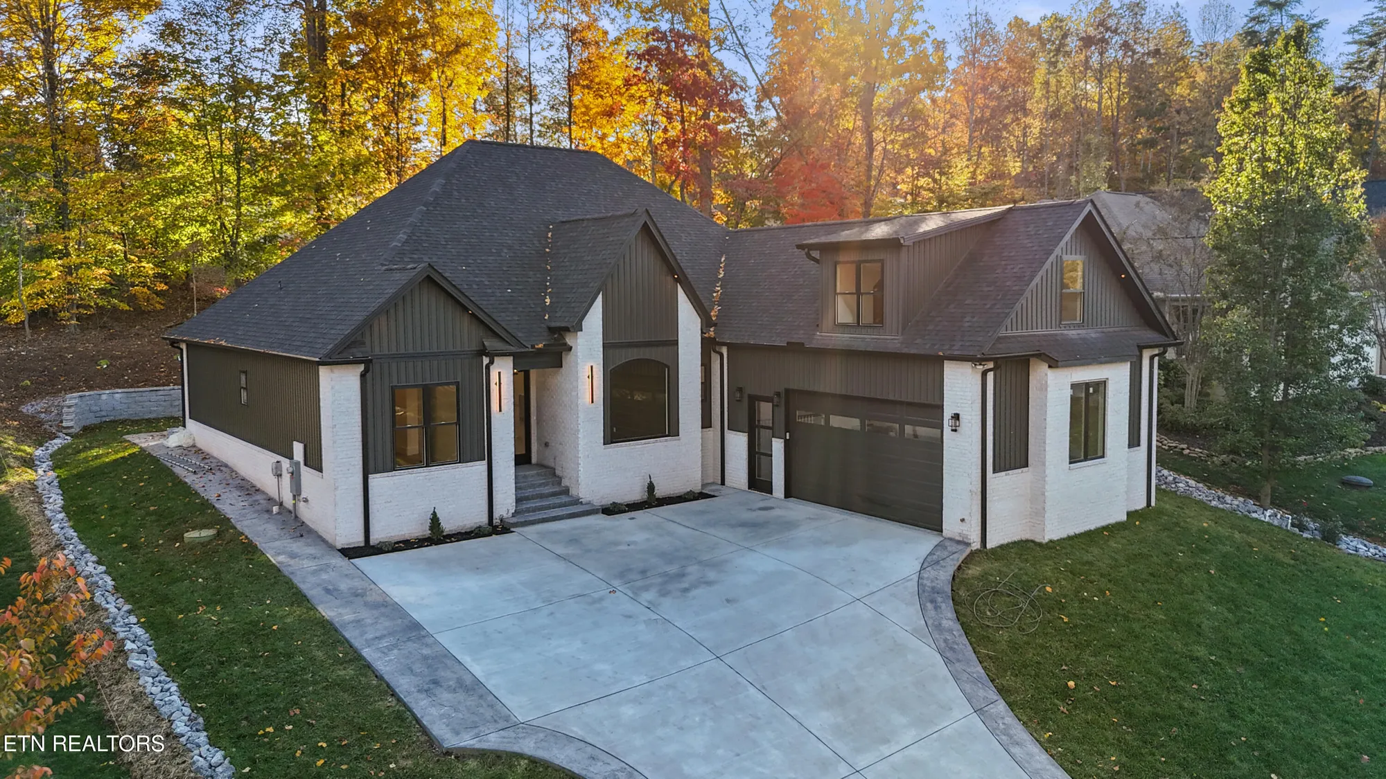 Property Slideshow image 4 of 60 | 176 saligugi way, Loudon, TN, 37774