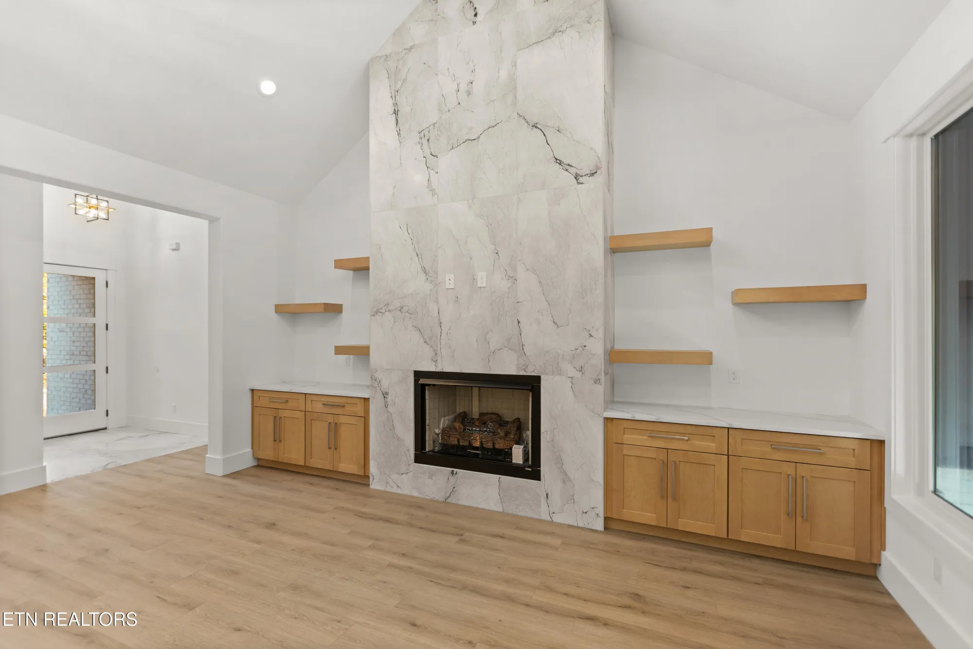 Property Slideshow image 8 of 60 | 176 saligugi way, Loudon, TN, 37774