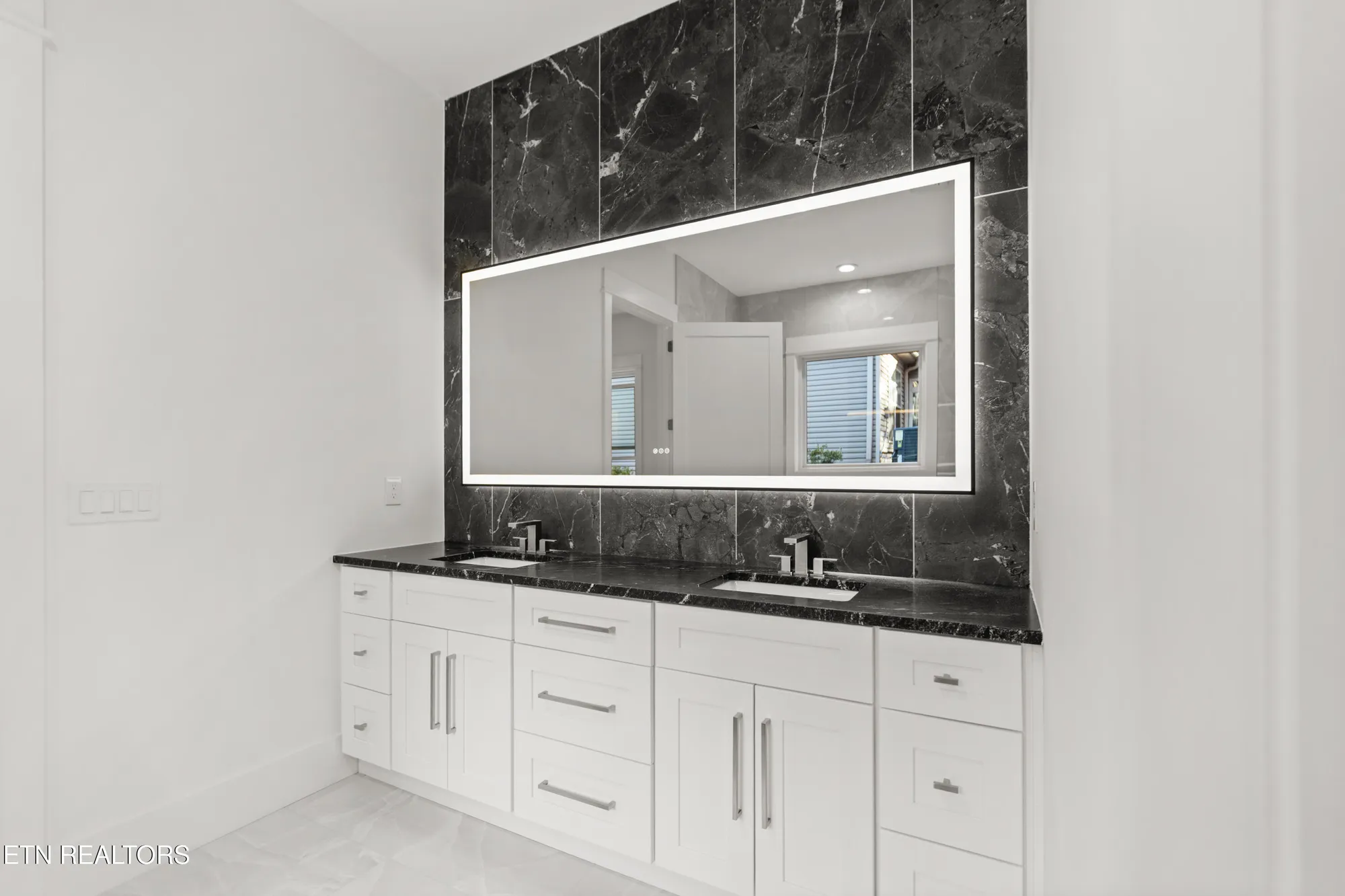 Property Slideshow image 27 of 60 | 176 saligugi way, Loudon, TN, 37774