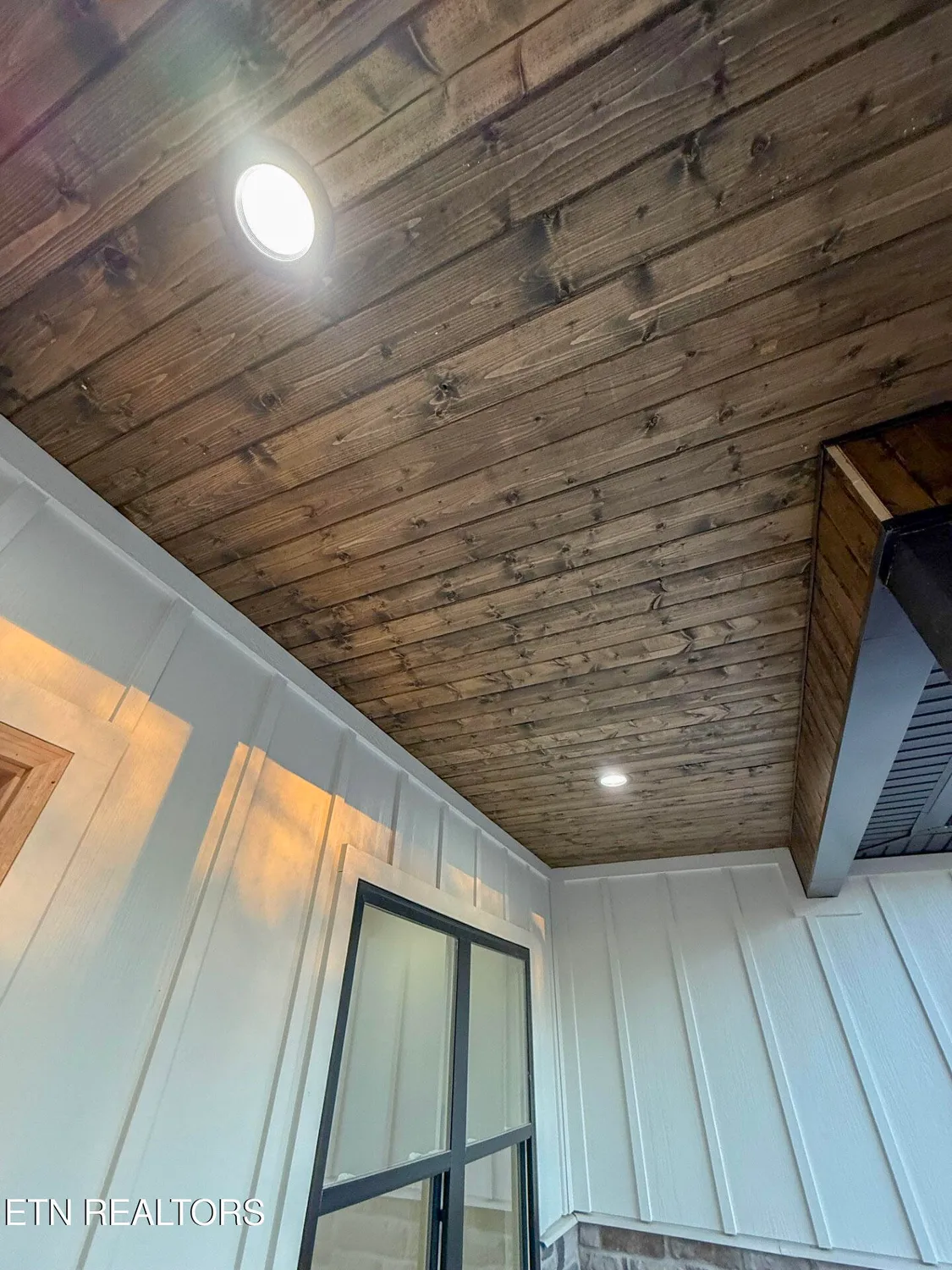 Property Slideshow image 10 of 22 | 605 westchester dr, Crossville, TN, 38558